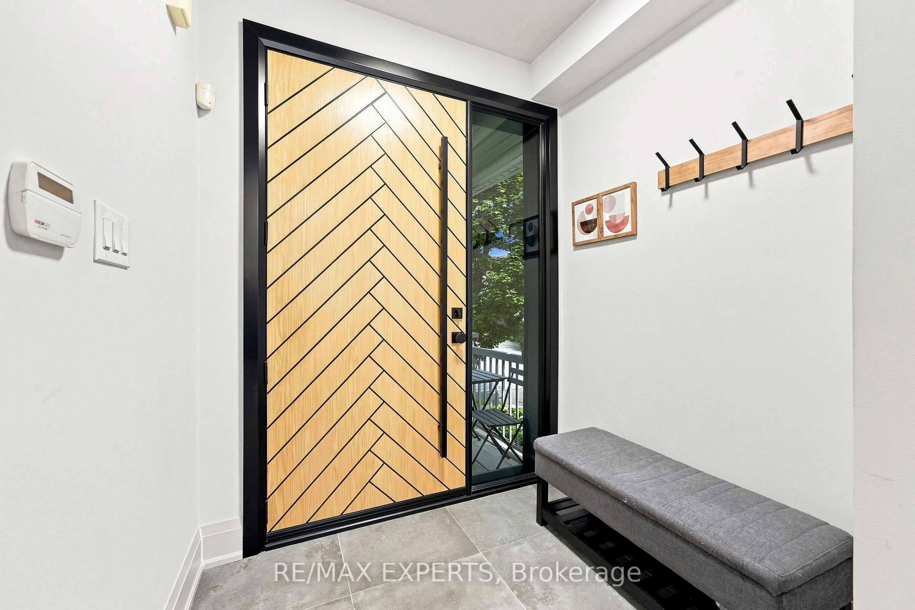 Indoor entryway for 108 Westolivia Tr, Vaughan Ontario L4J 0C2