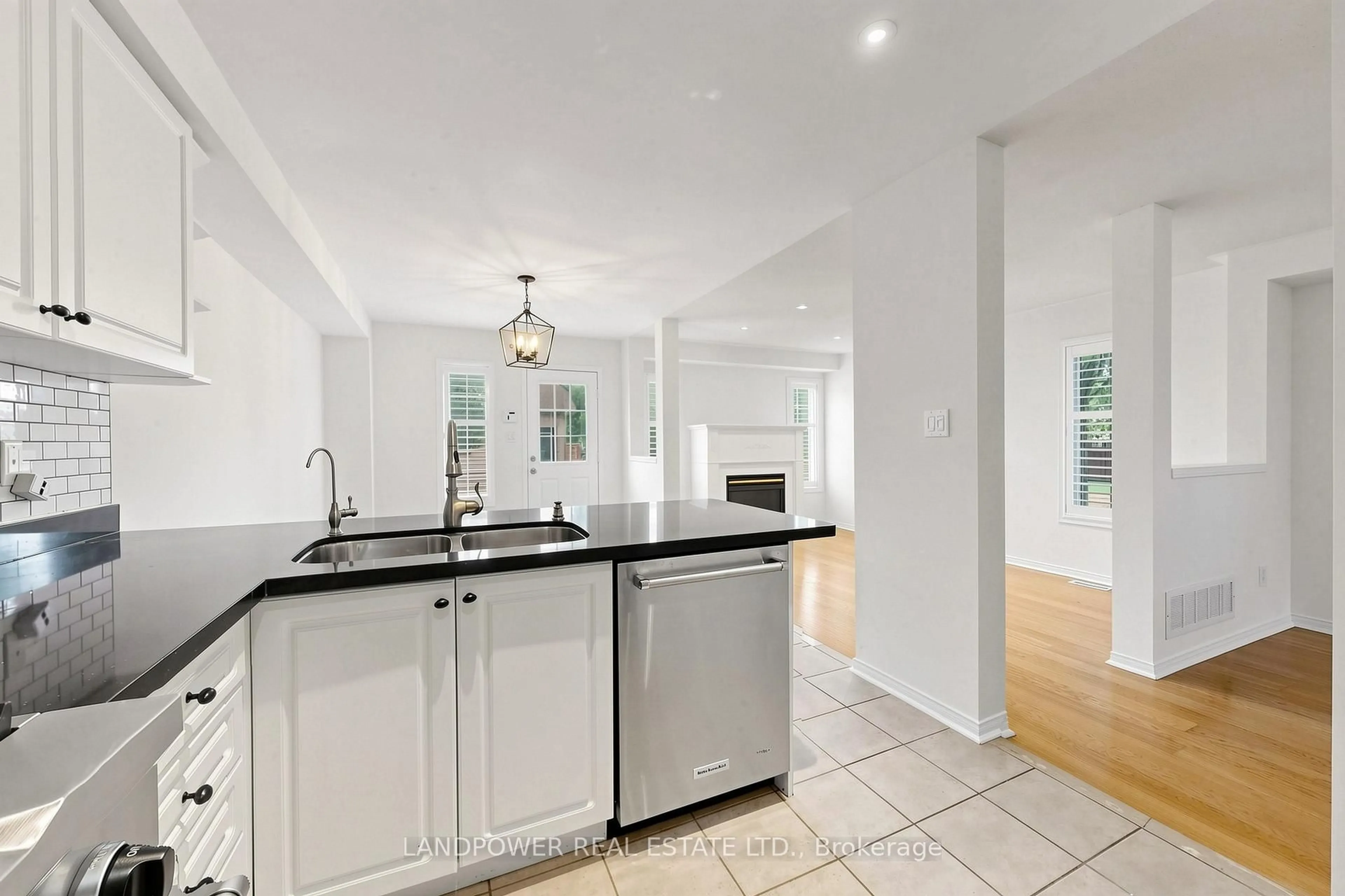 Open concept kitchen, ceramic/tile floor for 1 Bruce Creek Dr, Markham Ontario L6C 2V9