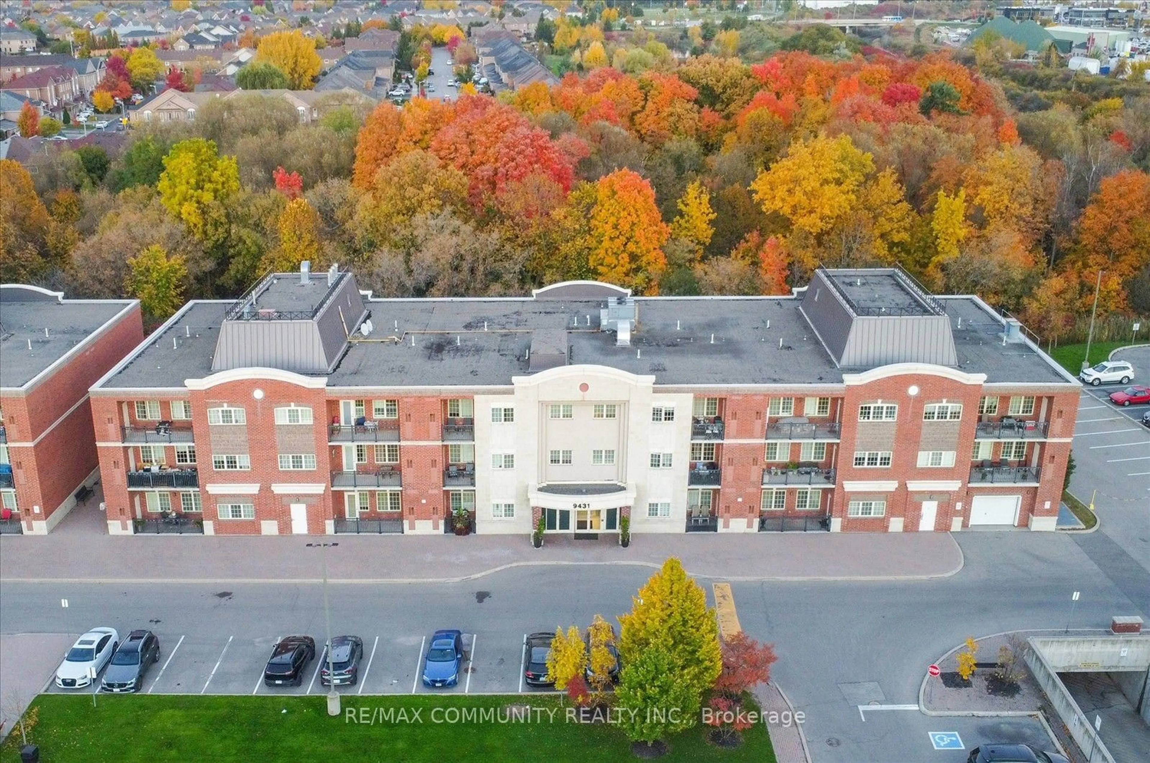 A pic from outside/outdoor area/front of a property/back of a property/a pic from drone, building for 9431 Jane St #308, Vaughan Ontario L6A 4H8
