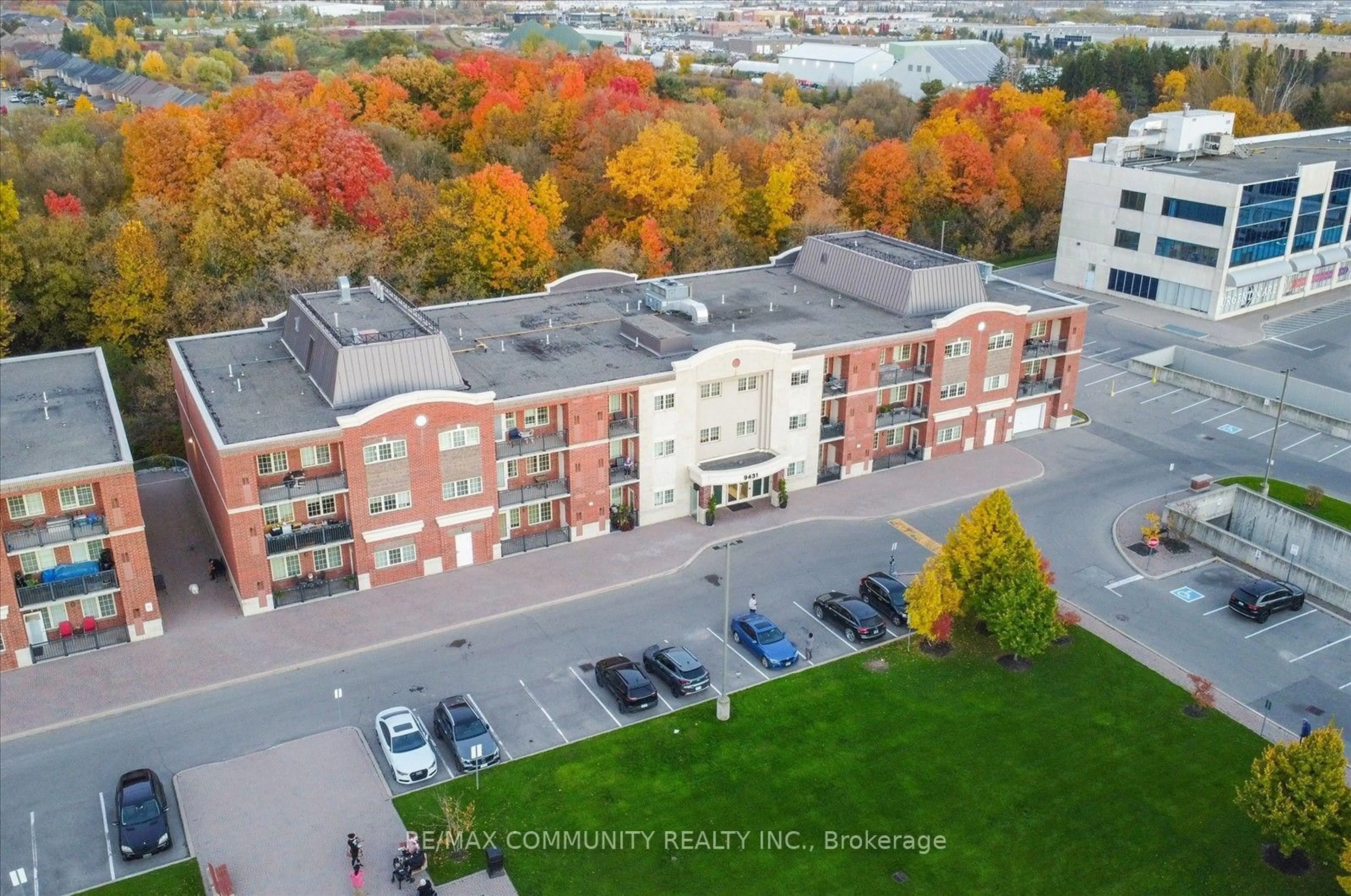 A pic from outside/outdoor area/front of a property/back of a property/a pic from drone, city buildings view from balcony for 9431 Jane St #308, Vaughan Ontario L6A 4H8