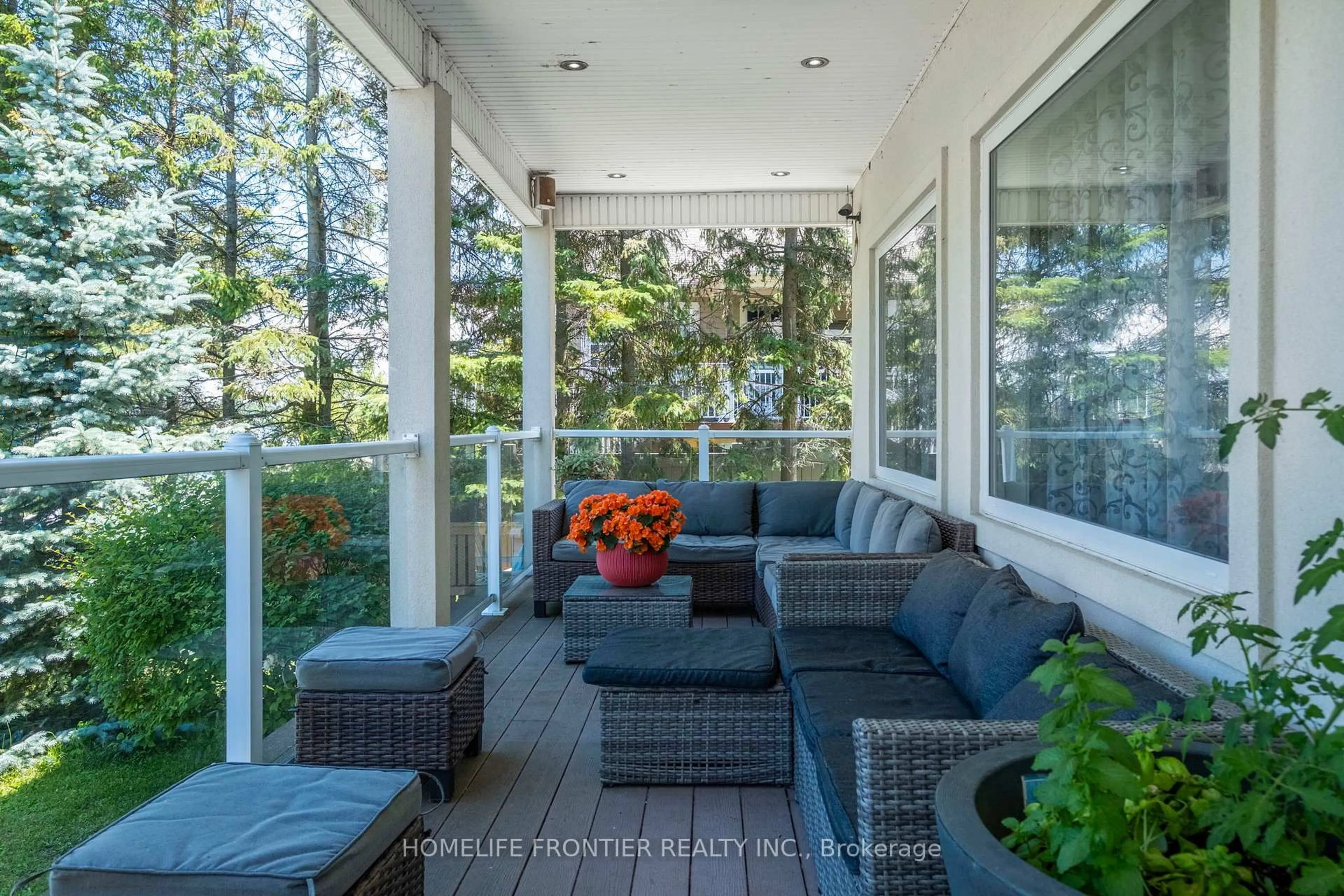 Patio, water/lake/river/ocean view for 813 Lake Dr, Georgina Ontario L0E 1L0