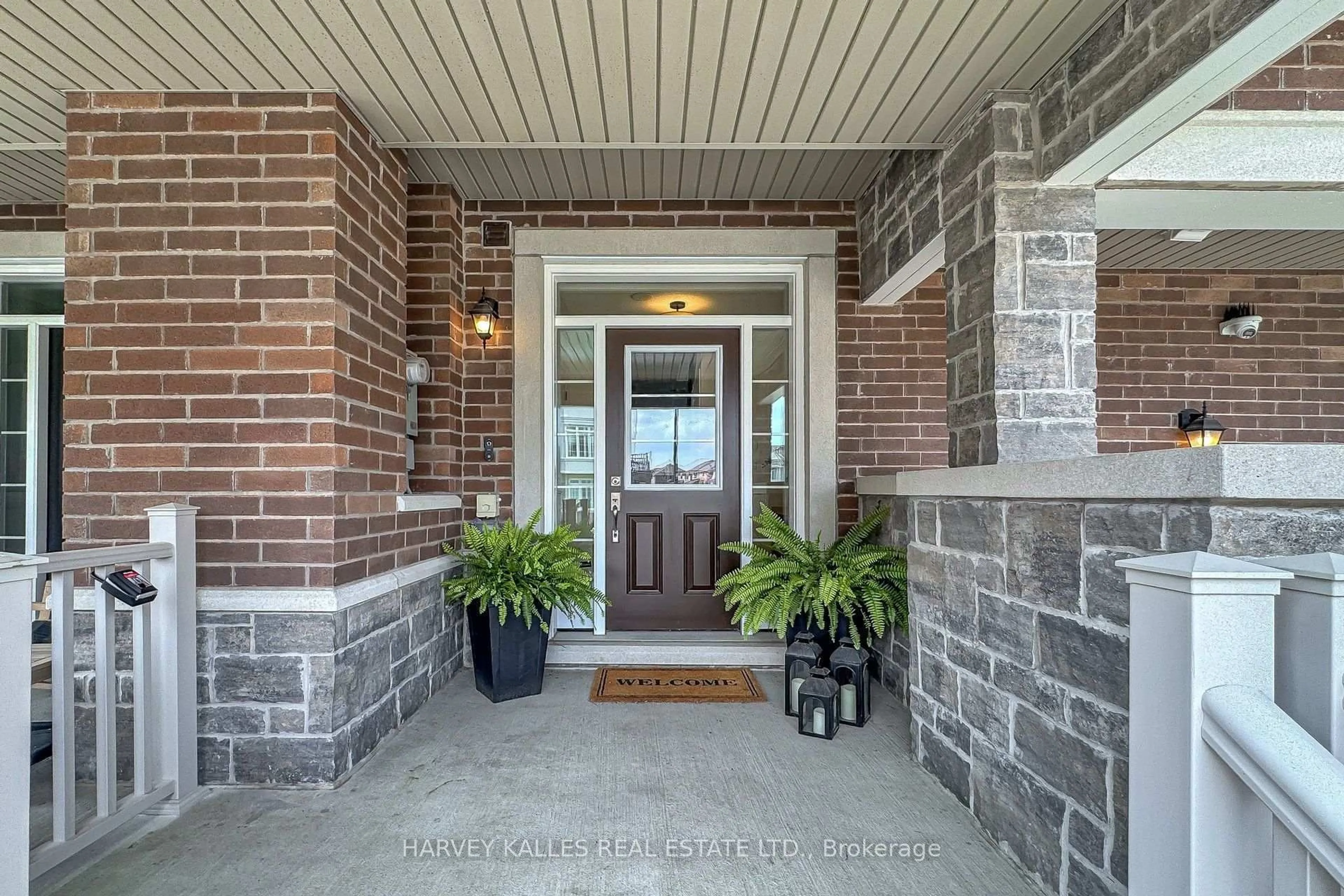 Indoor entryway for 32 Mel Irving Dr, Bradford West Gwillimbury Ontario L3Z 4P1