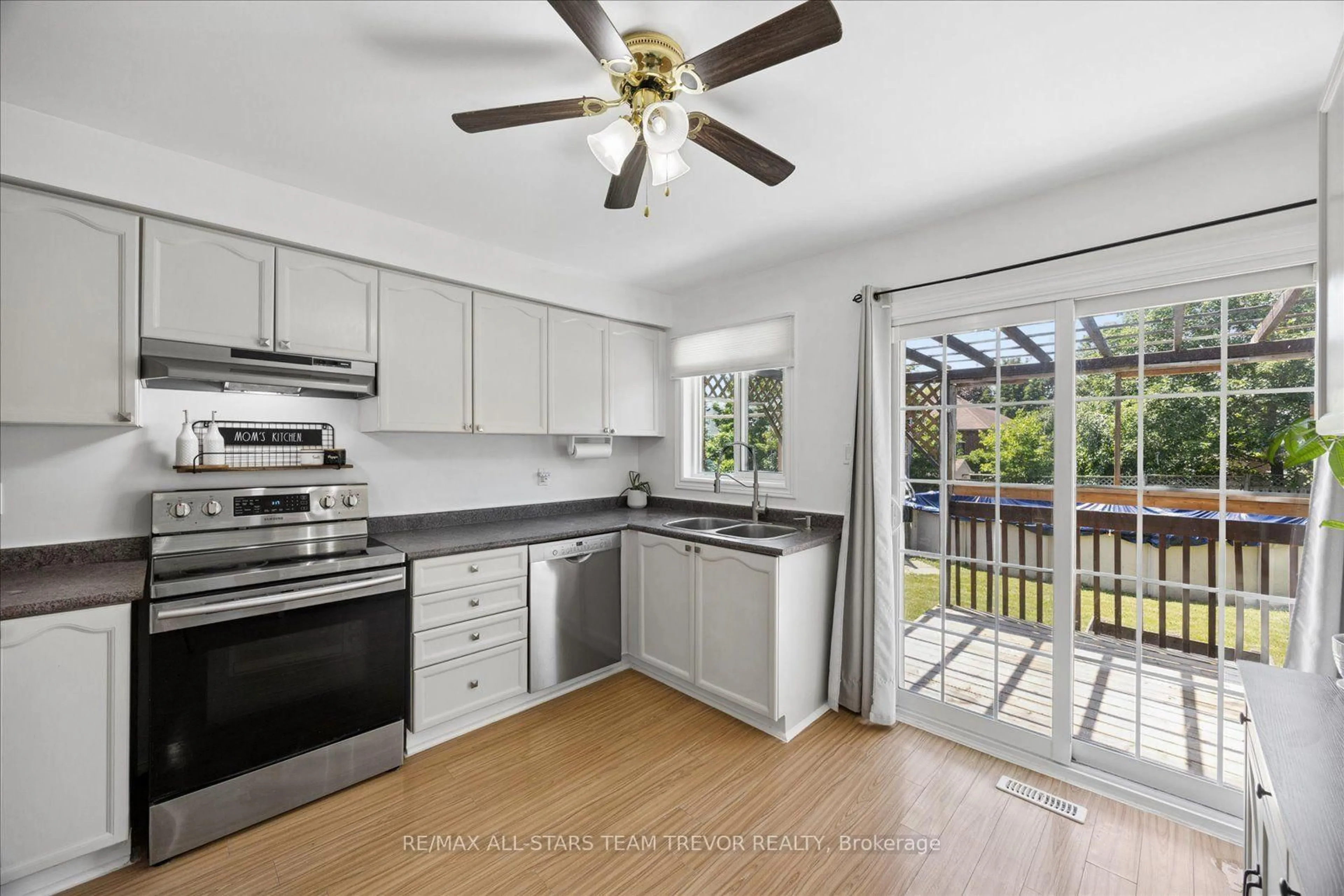 Open concept kitchen, unknown for 98 Carrick Ave, Georgina Ontario L4P 3R6