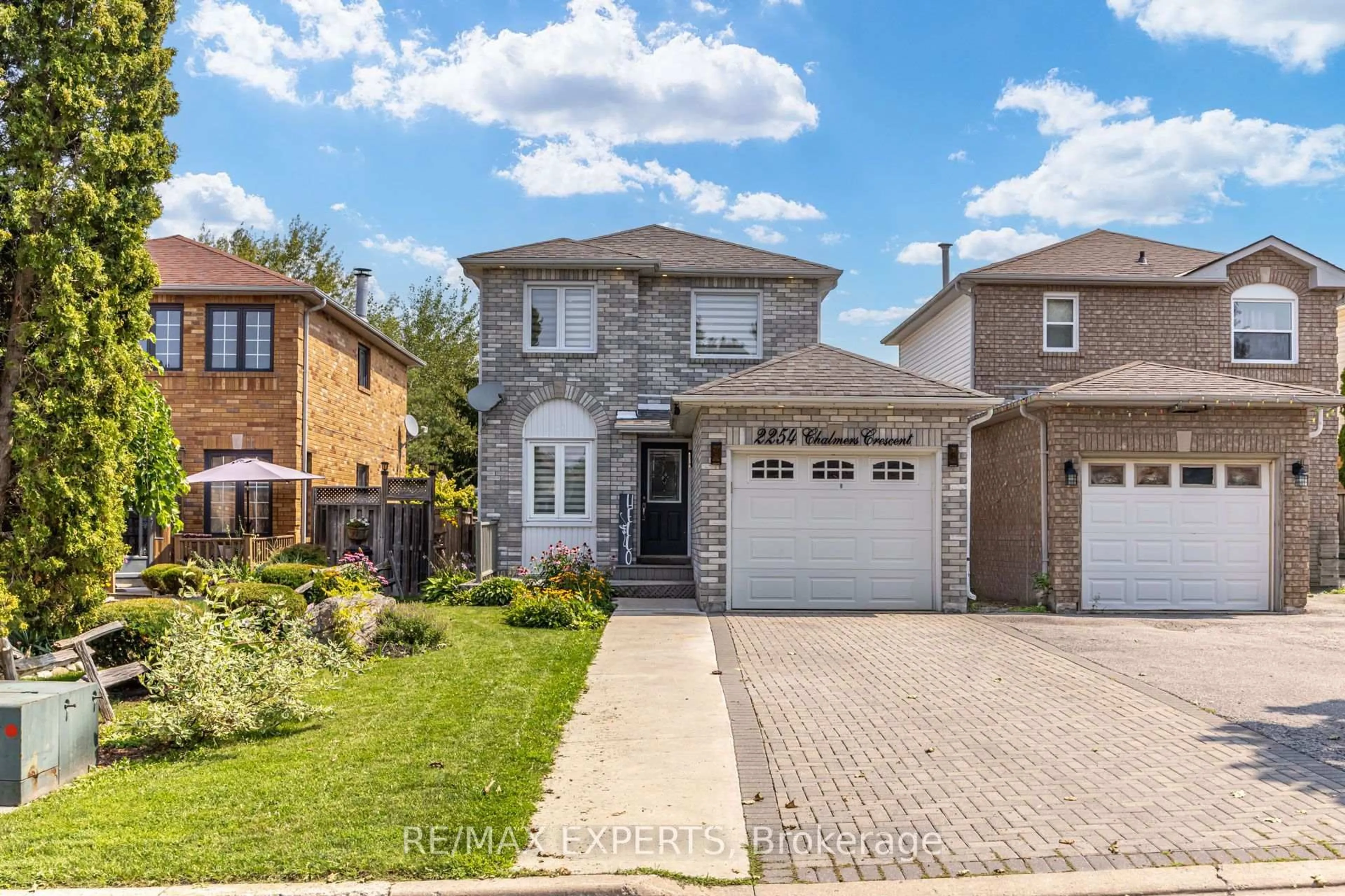 Home with brick exterior material, street for 2254 Chalmers Cres, Innisfil Ontario L9S 1Y5