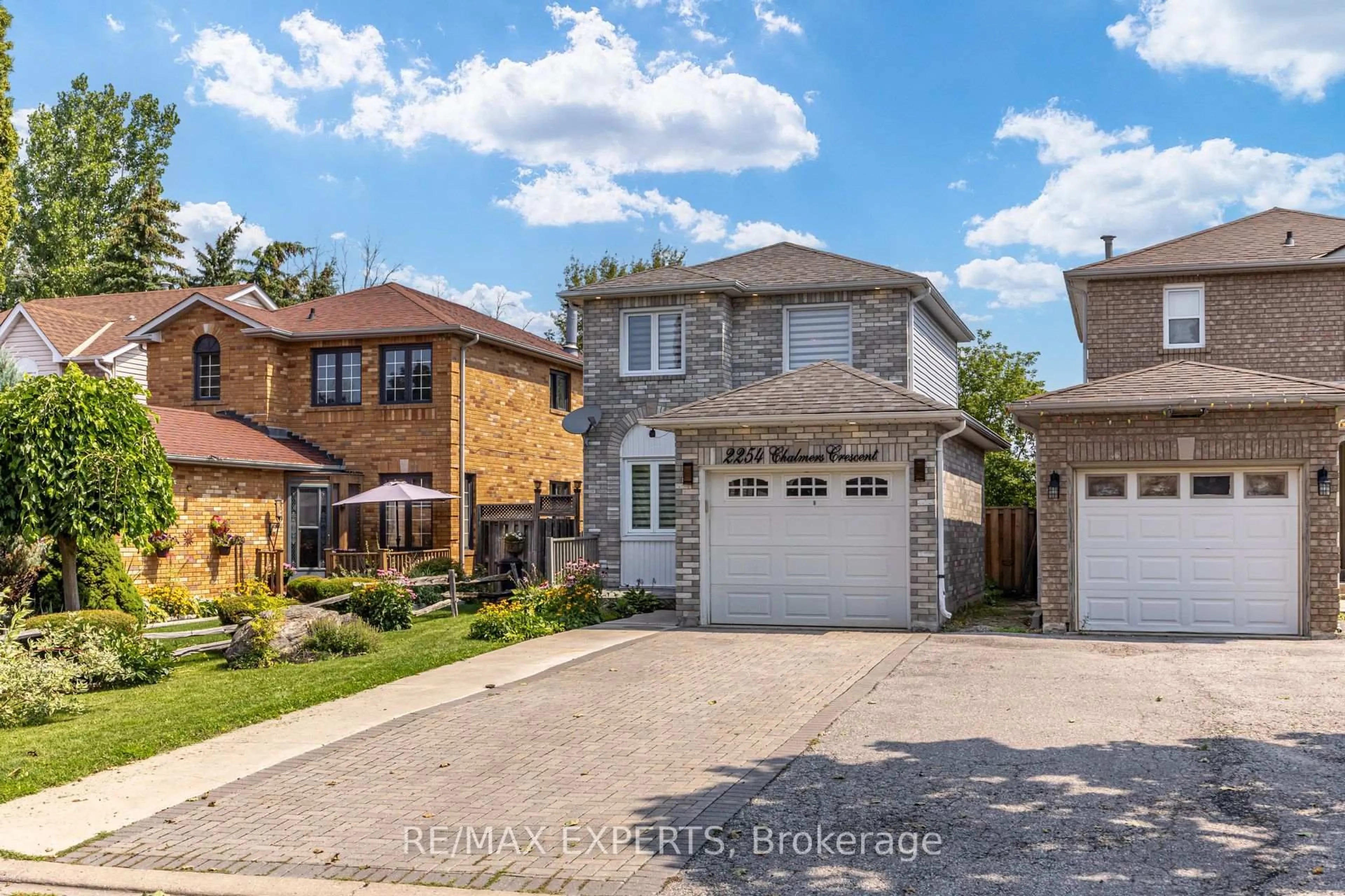 Home with brick exterior material, street for 2254 Chalmers Cres, Innisfil Ontario L9S 1Y5