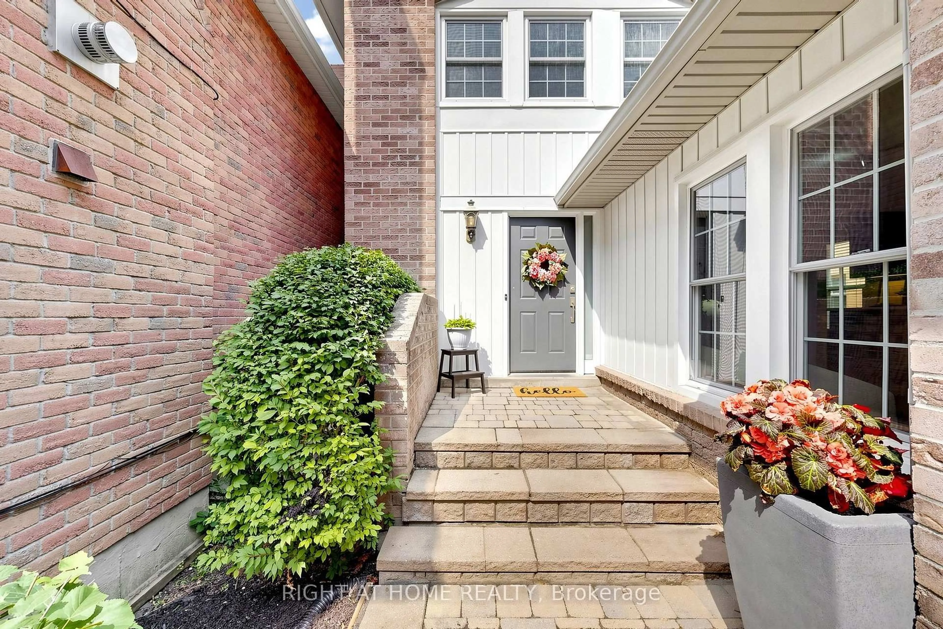 Home with brick exterior material, street for 16 Rosemead Clse, Markham Ontario L3R 3Z3