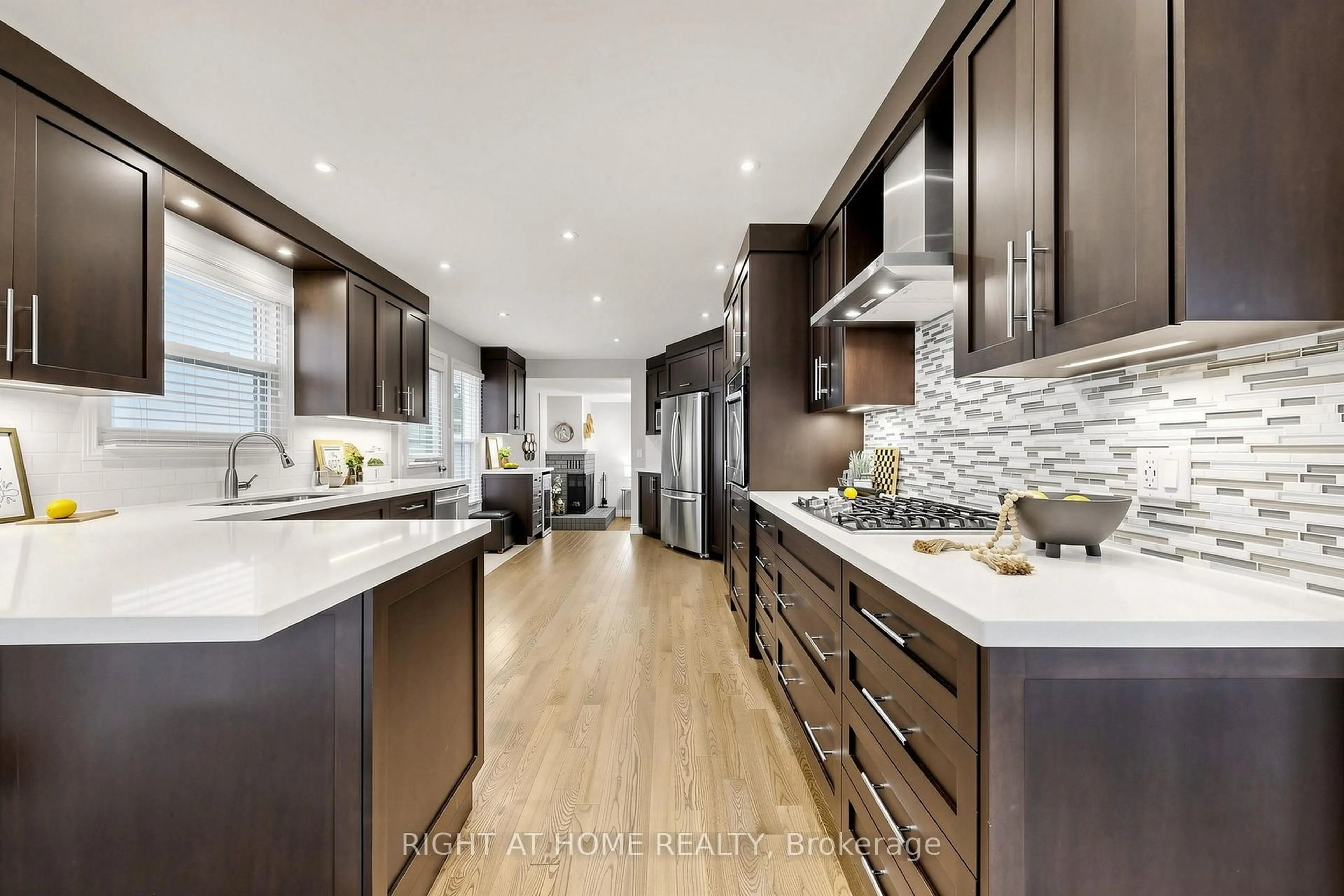 Contemporary kitchen, unknown for 16 Rosemead Clse, Markham Ontario L3R 3Z3