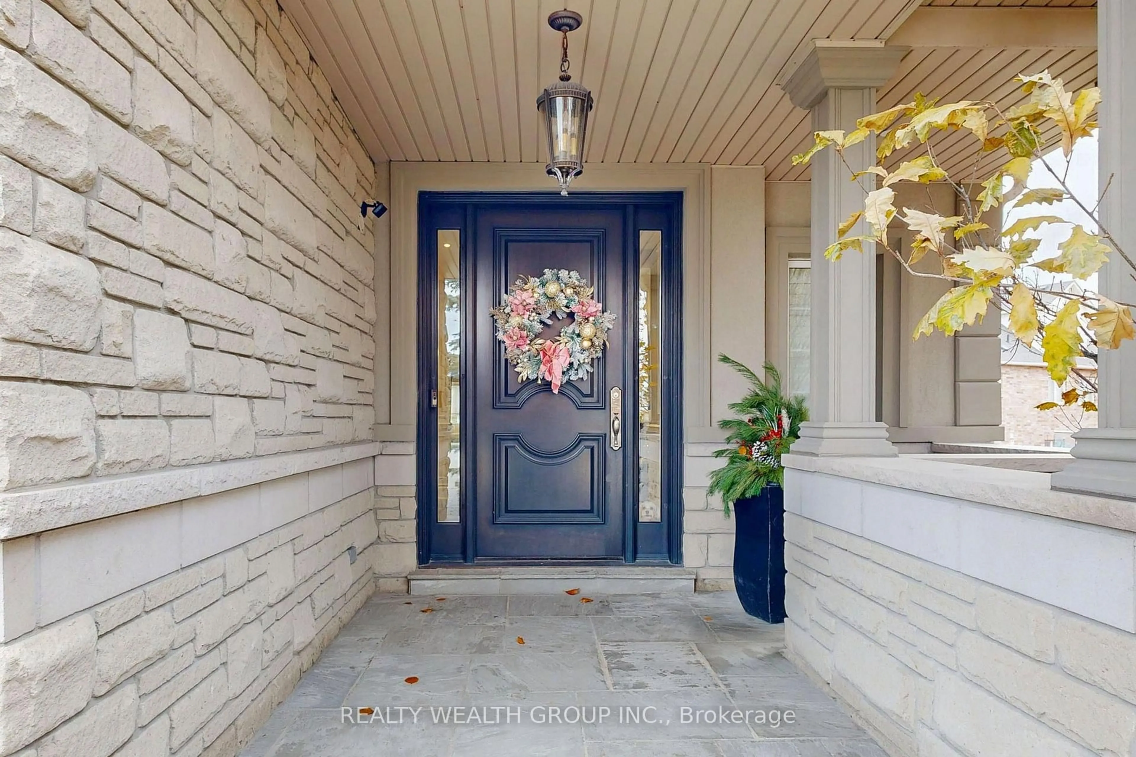 Indoor entryway for 43 Catano Crt, Richmond Hill Ontario L4S 2V4