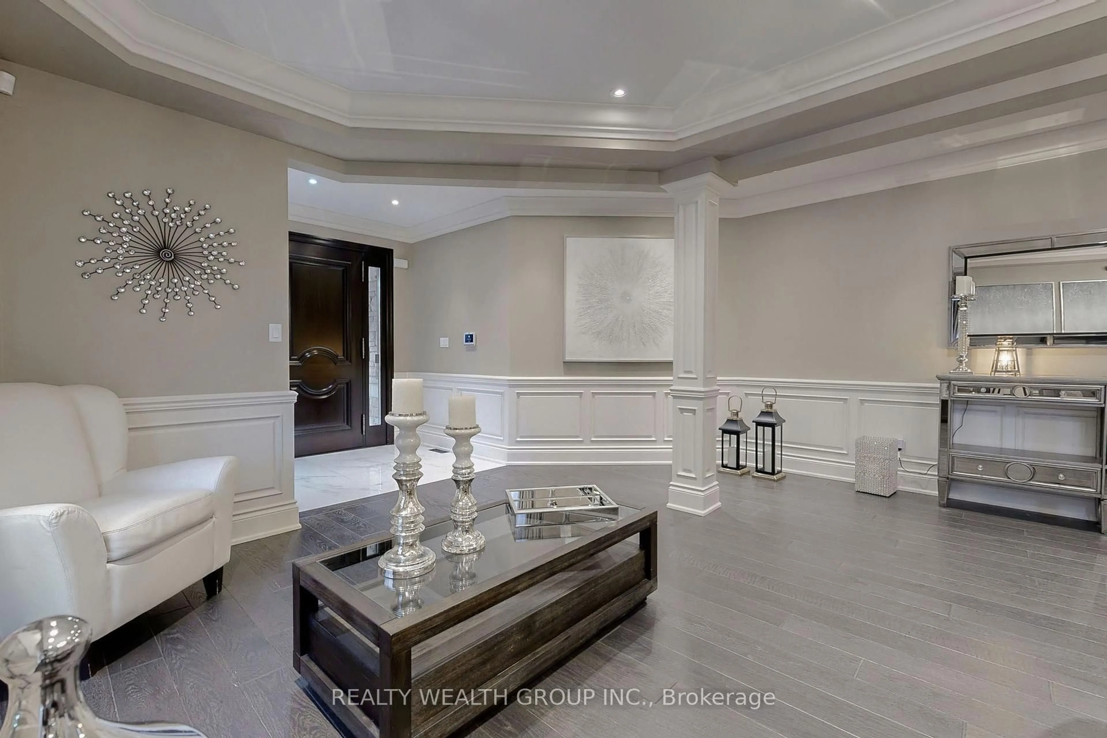 Indoor foyer for 43 Catano Crt, Richmond Hill Ontario L4S 2V4