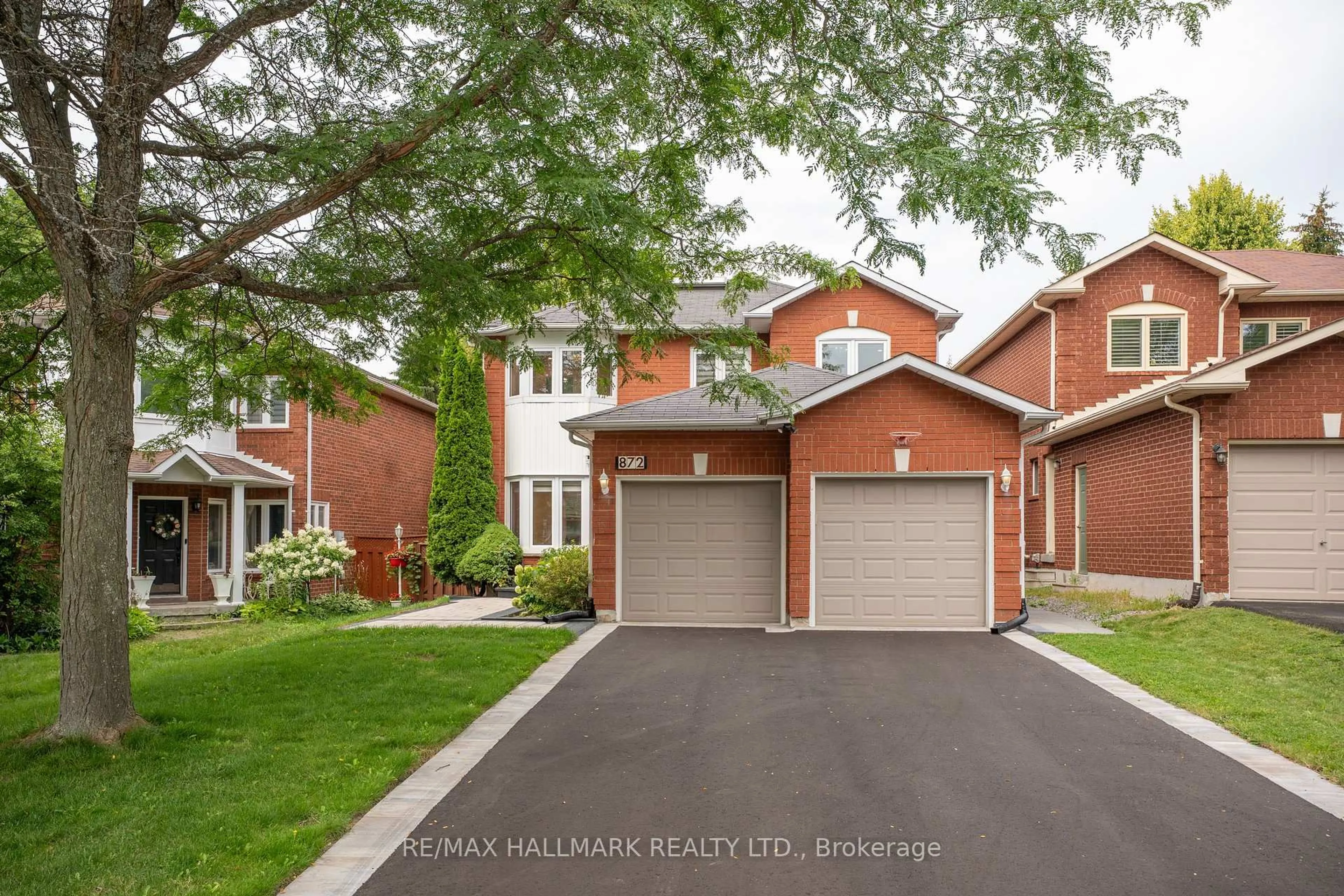 Home with brick exterior material, street for 872 Hilton Blvd, Newmarket Ontario L3X 2H8