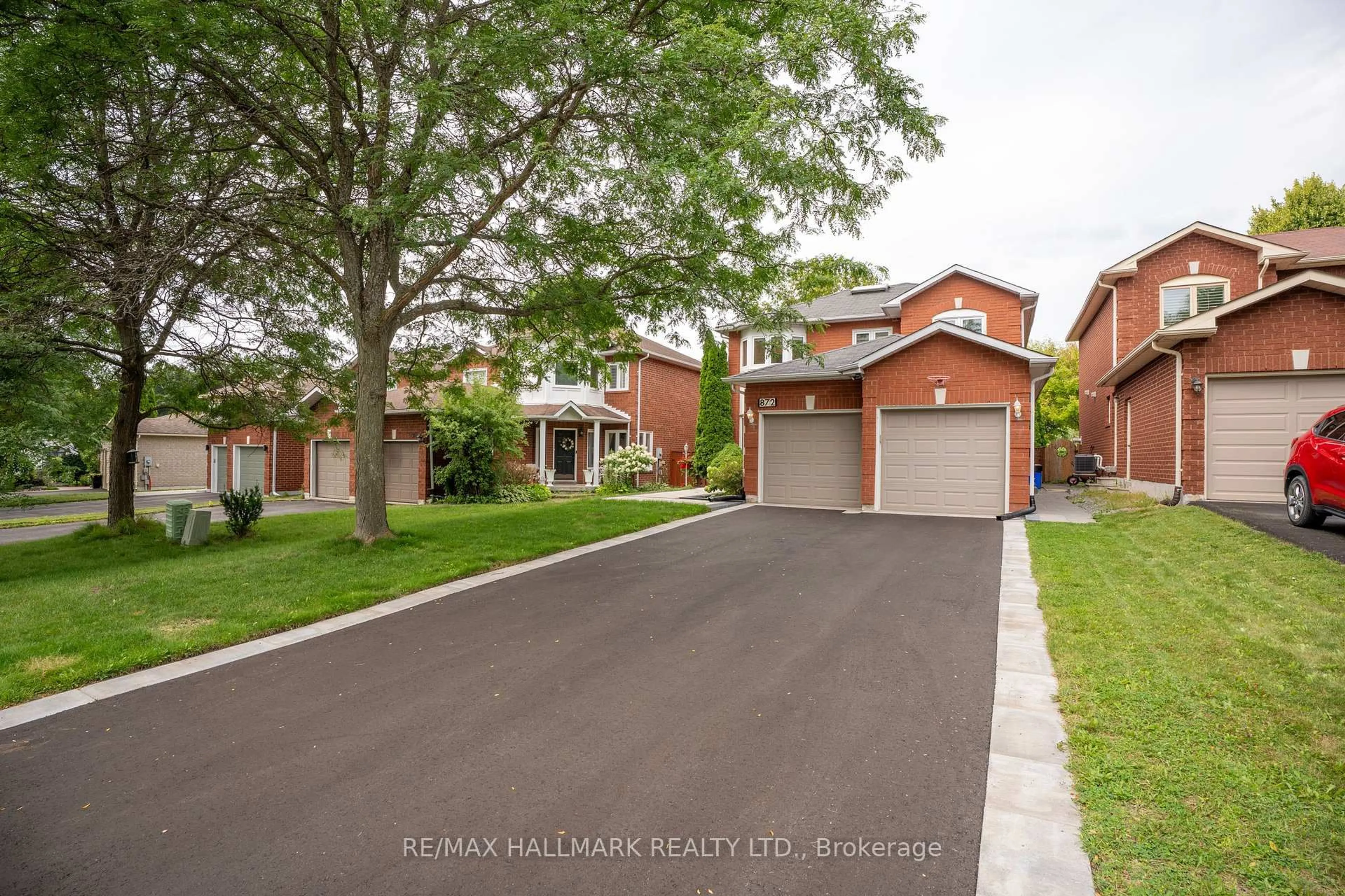 Home with brick exterior material, street for 872 Hilton Blvd, Newmarket Ontario L3X 2H8
