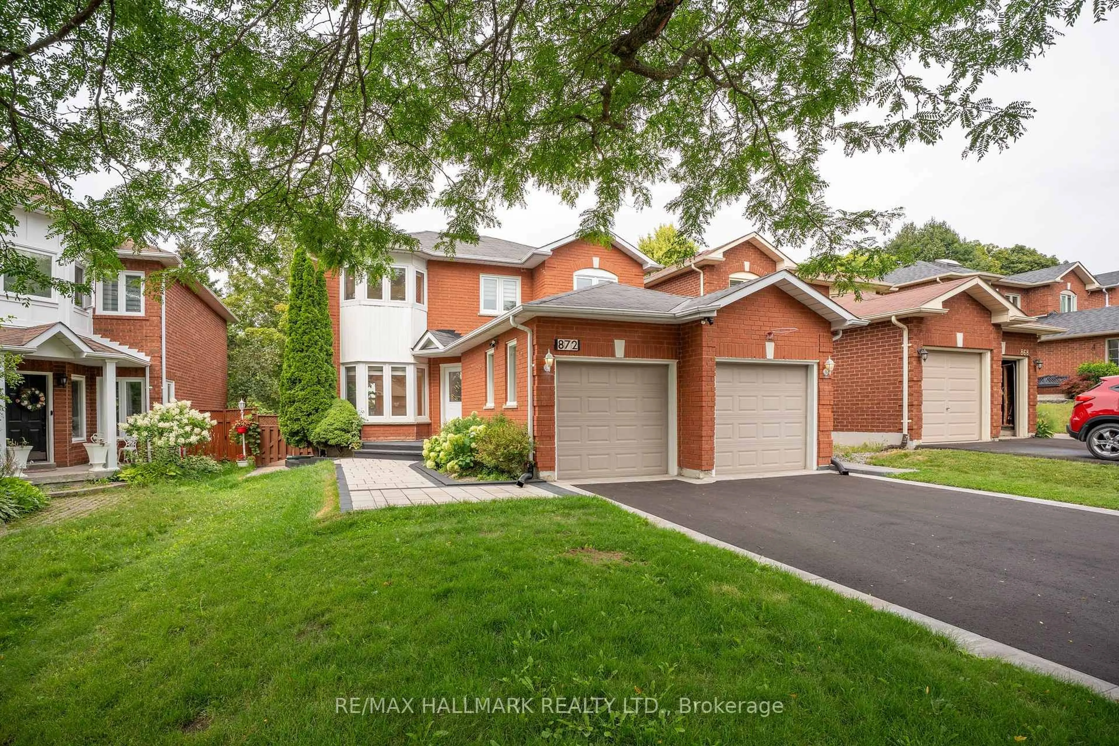 Home with brick exterior material, street for 872 Hilton Blvd, Newmarket Ontario L3X 2H8