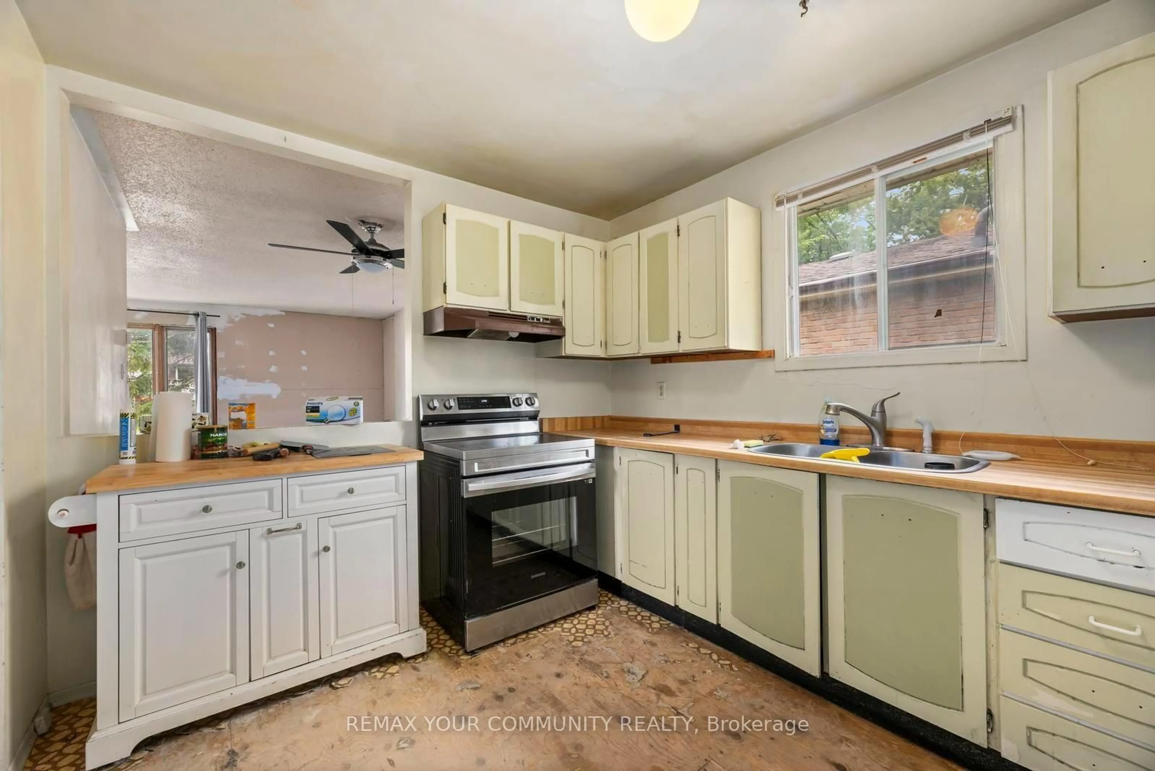 Standard kitchen, unknown for 566 Highland Cres, Brock Ontario L0K 1A0