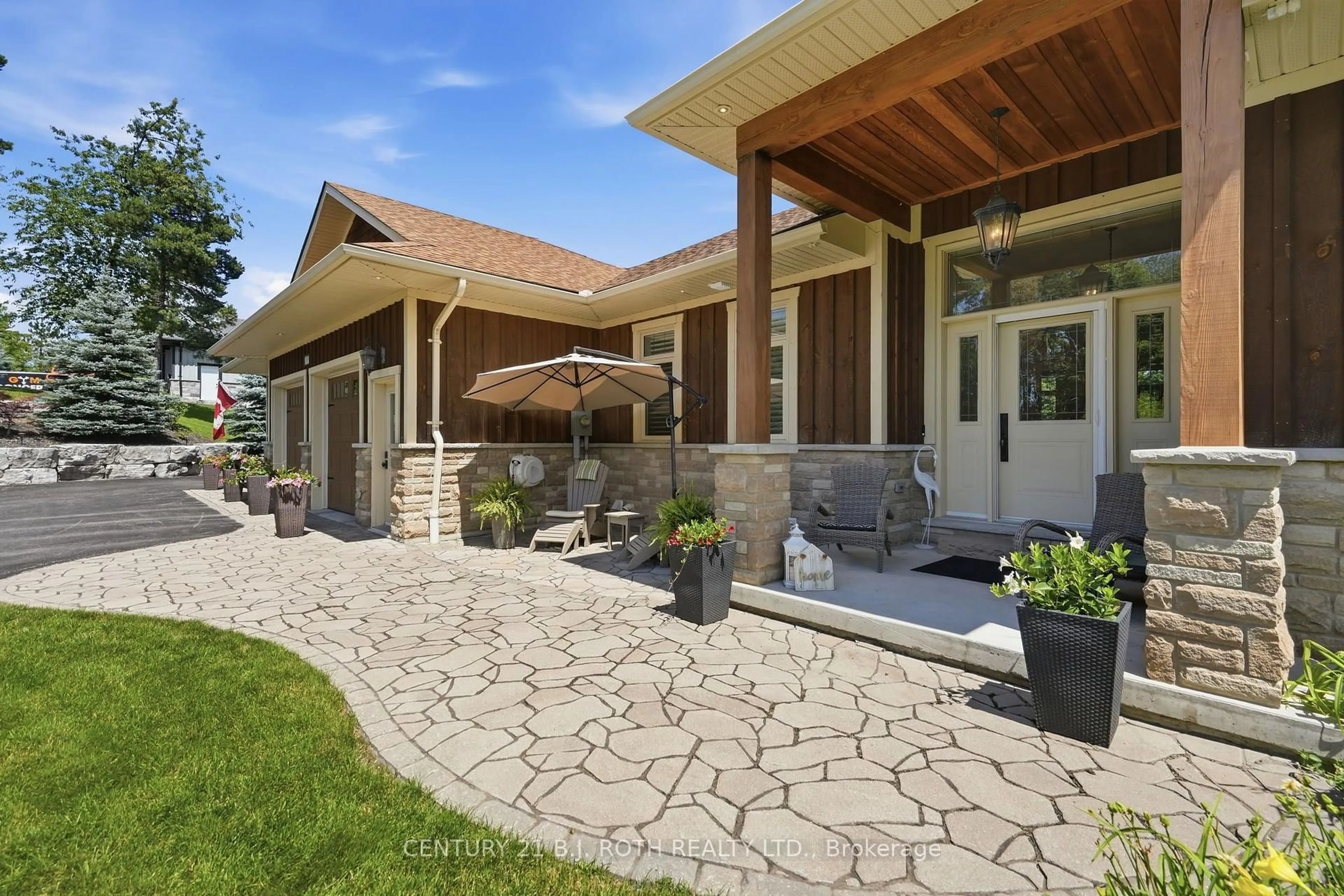 Patio, street for 2055 Forest Valley Dr, Innisfil Ontario L9S 4A4