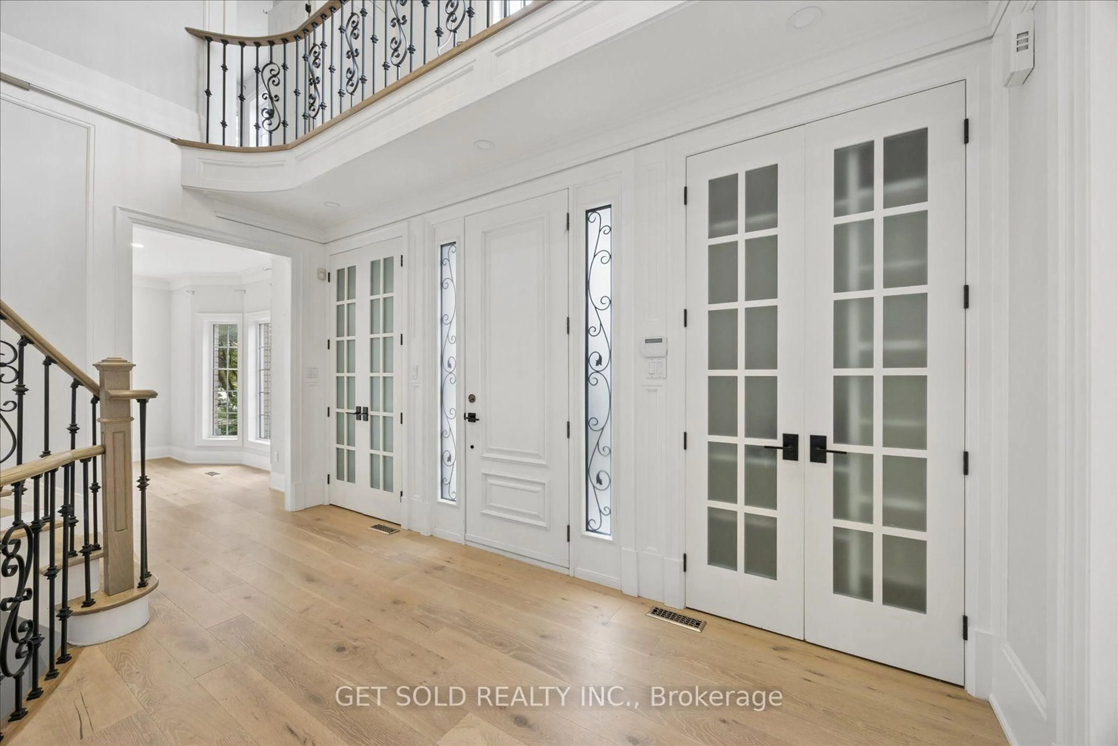 Indoor entryway for 49 Pearson Ave, Richmond Hill Ontario L4C 6T3