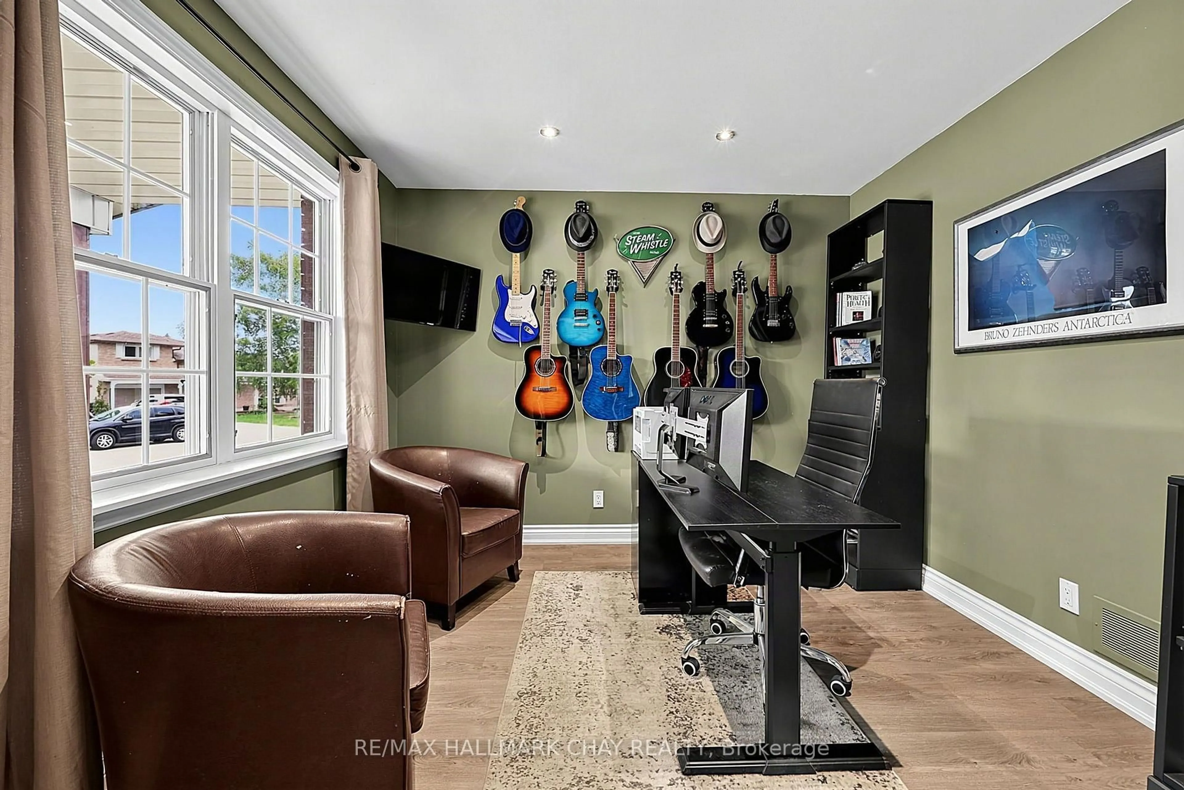 Unknown for 334 Parkwood Ave, Bradford West Gwillimbury Ontario L3Z 2E4