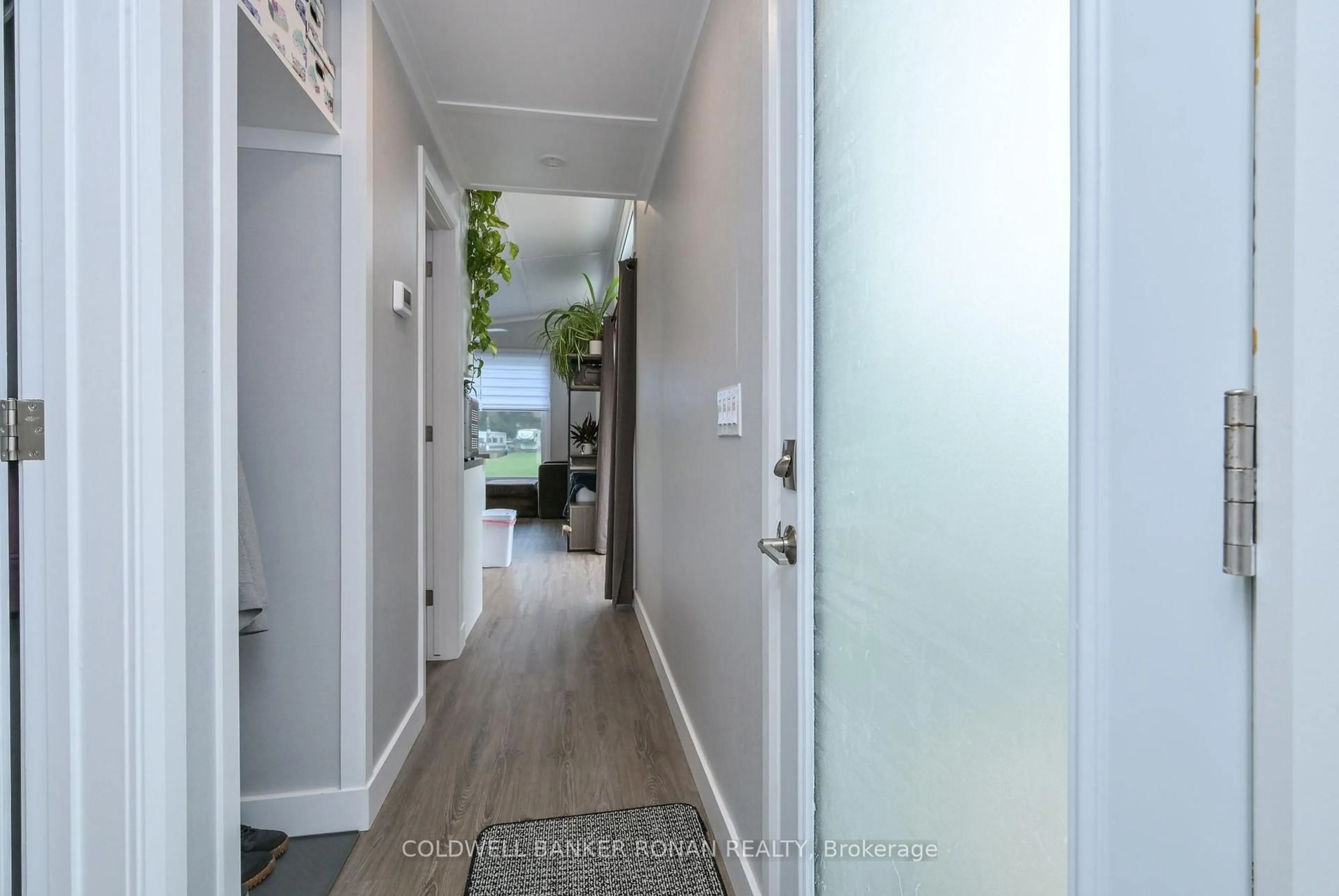 Indoor entryway for 285 Cryderman Sdrd #4, Georgina Ontario L0E 1R0