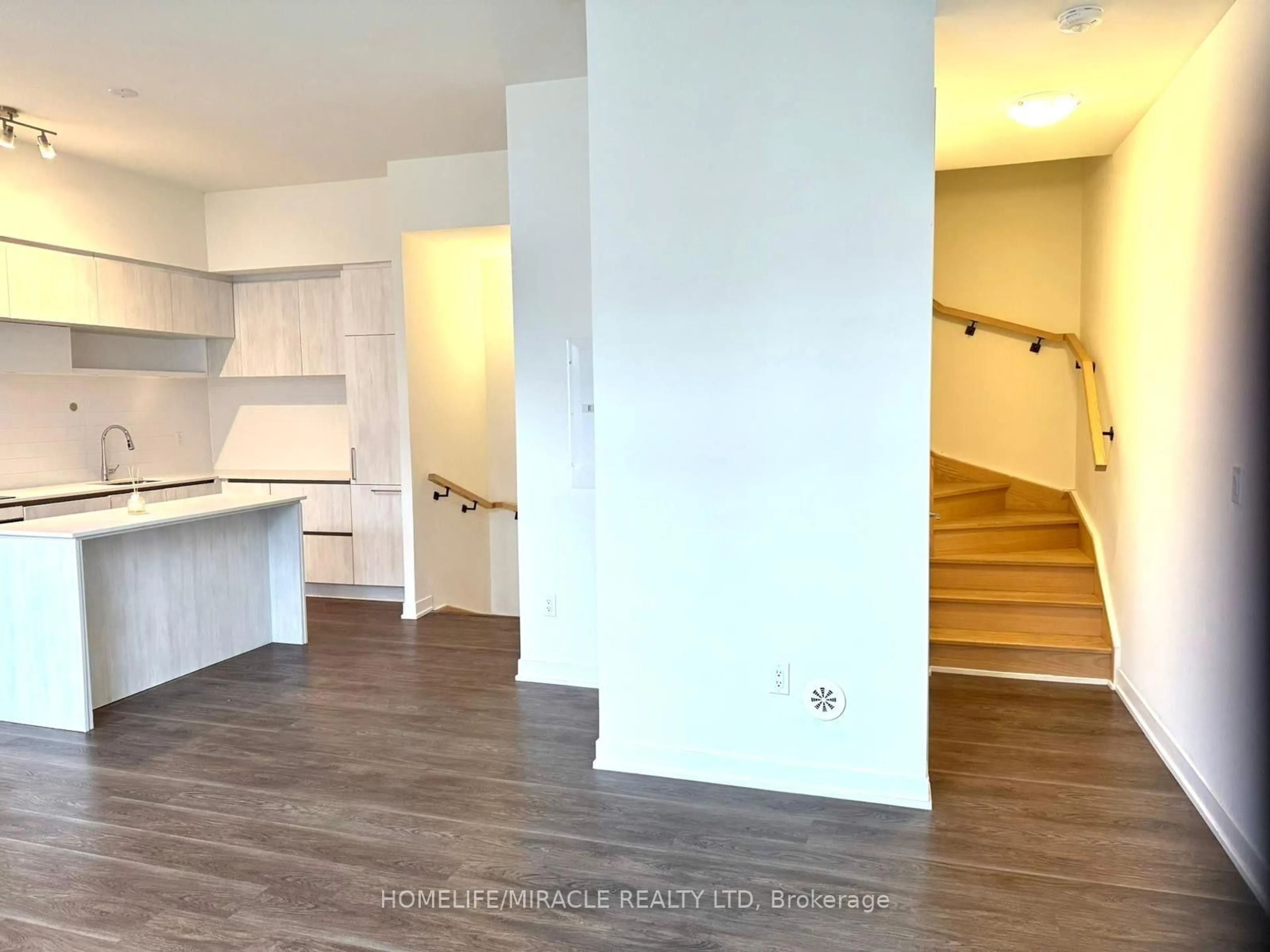 A pic of a room for 2 Steckley House Lane #924, Richmond Hill Ontario L4S 0N4