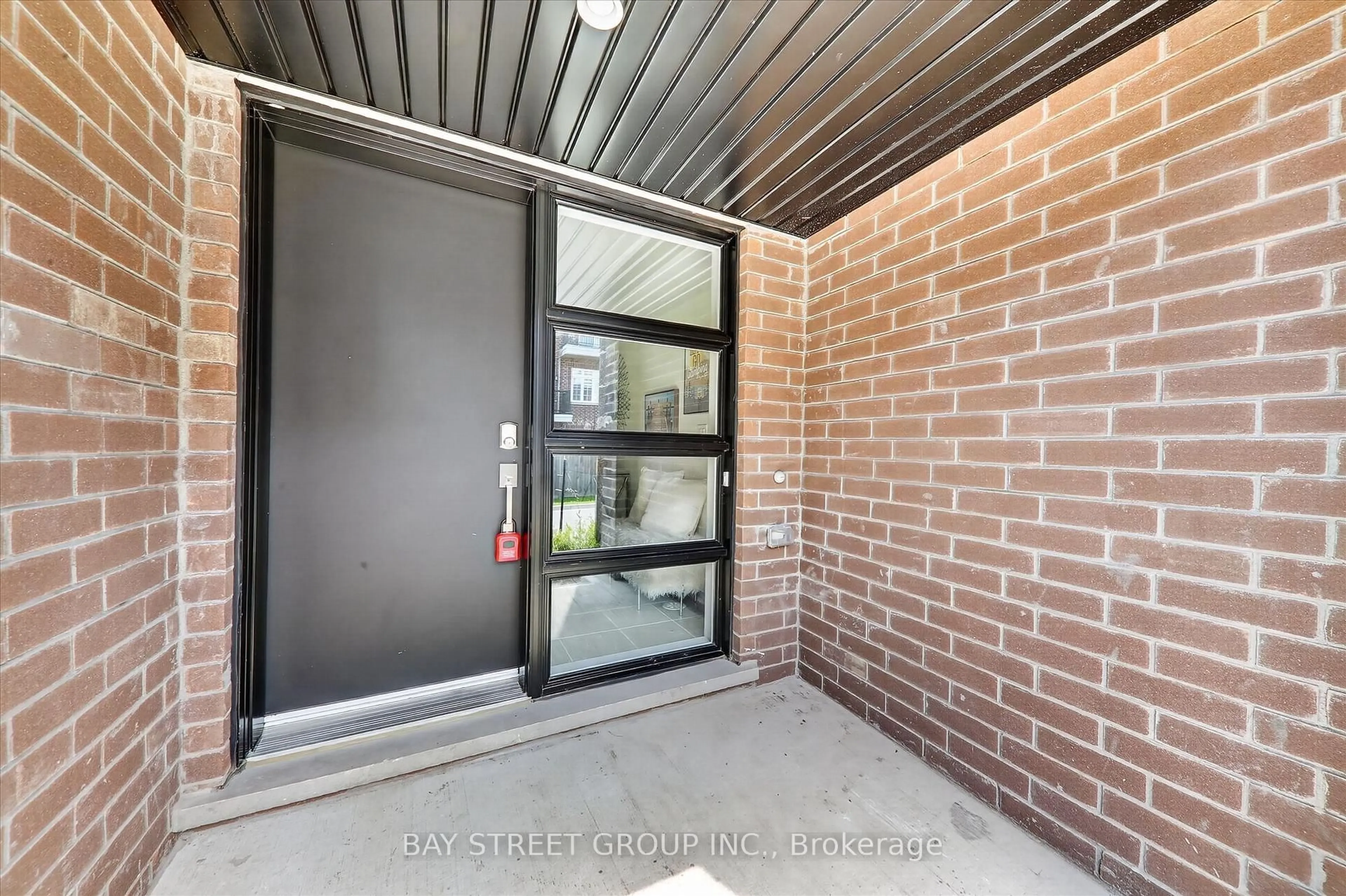 Indoor foyer for 42 HERMAN GILROY Lane, Markham Ontario L6C 3L7