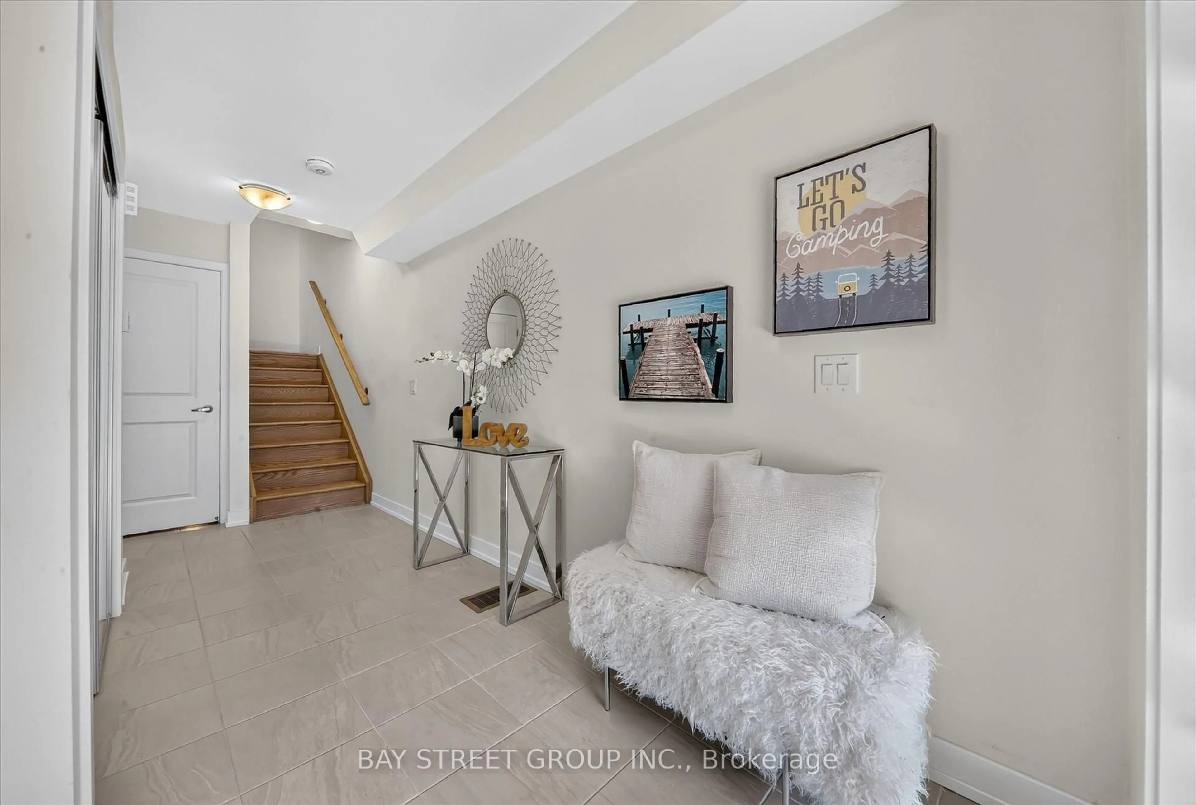 Indoor entryway for 42 HERMAN GILROY Lane, Markham Ontario L6C 3L7