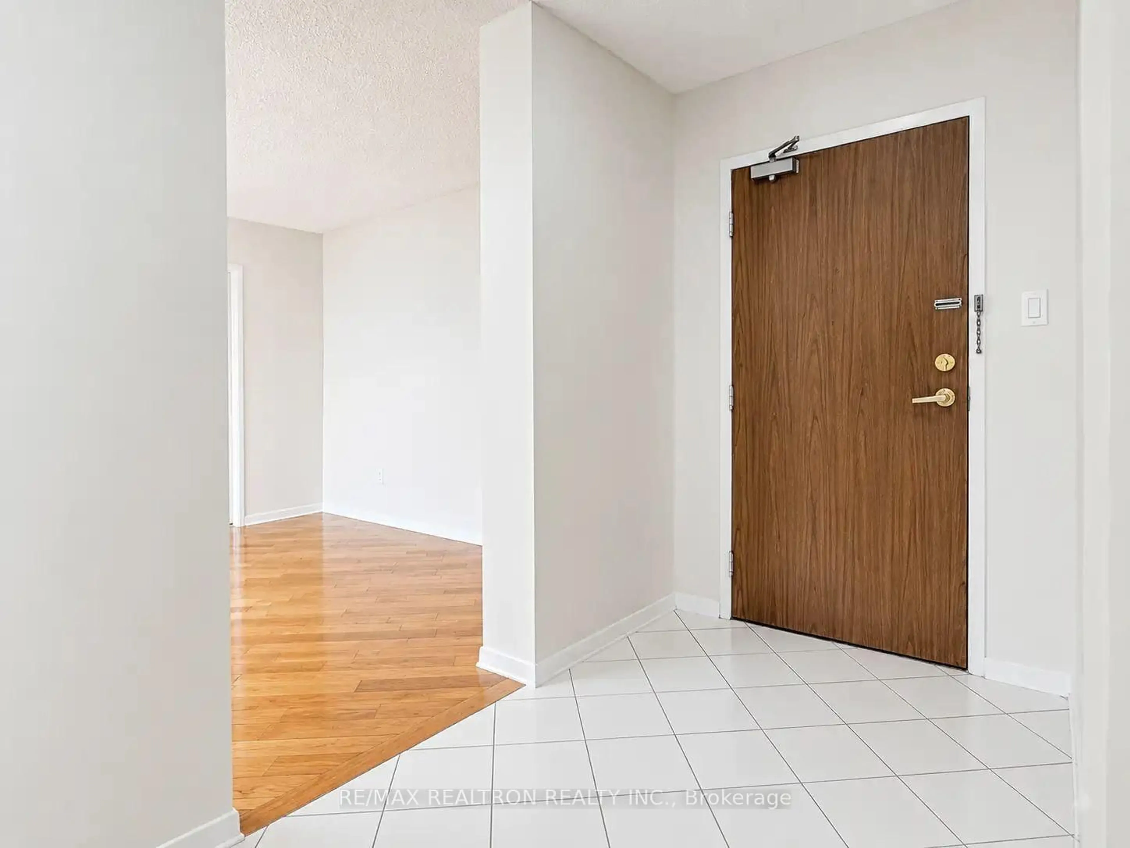 Indoor entryway for 40 Baif Blvd #506, Richmond Hill Ontario L4C 5M9