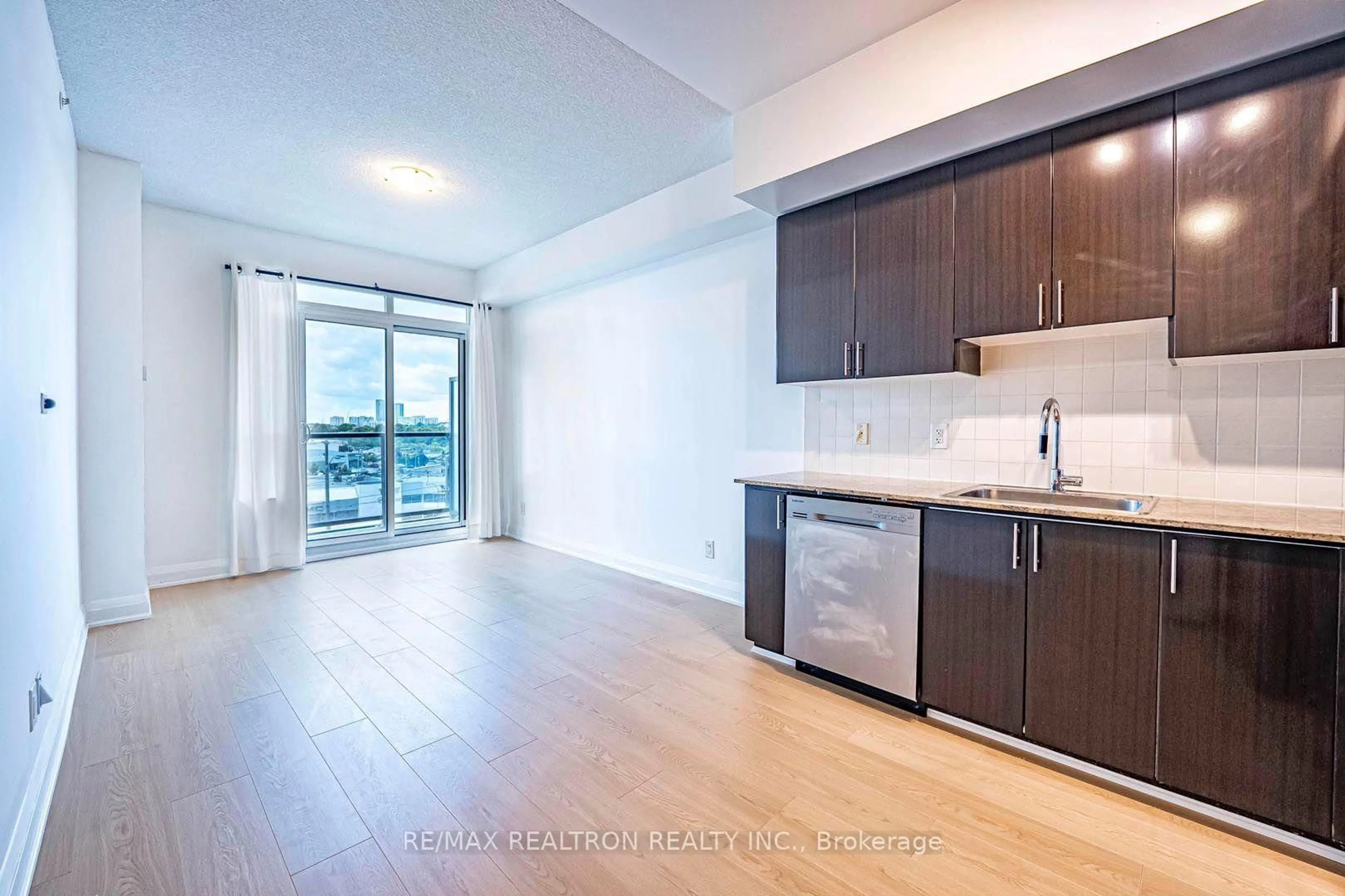 Unknown for 7161 Yonge St #418, Markham Ontario L3T 0C8