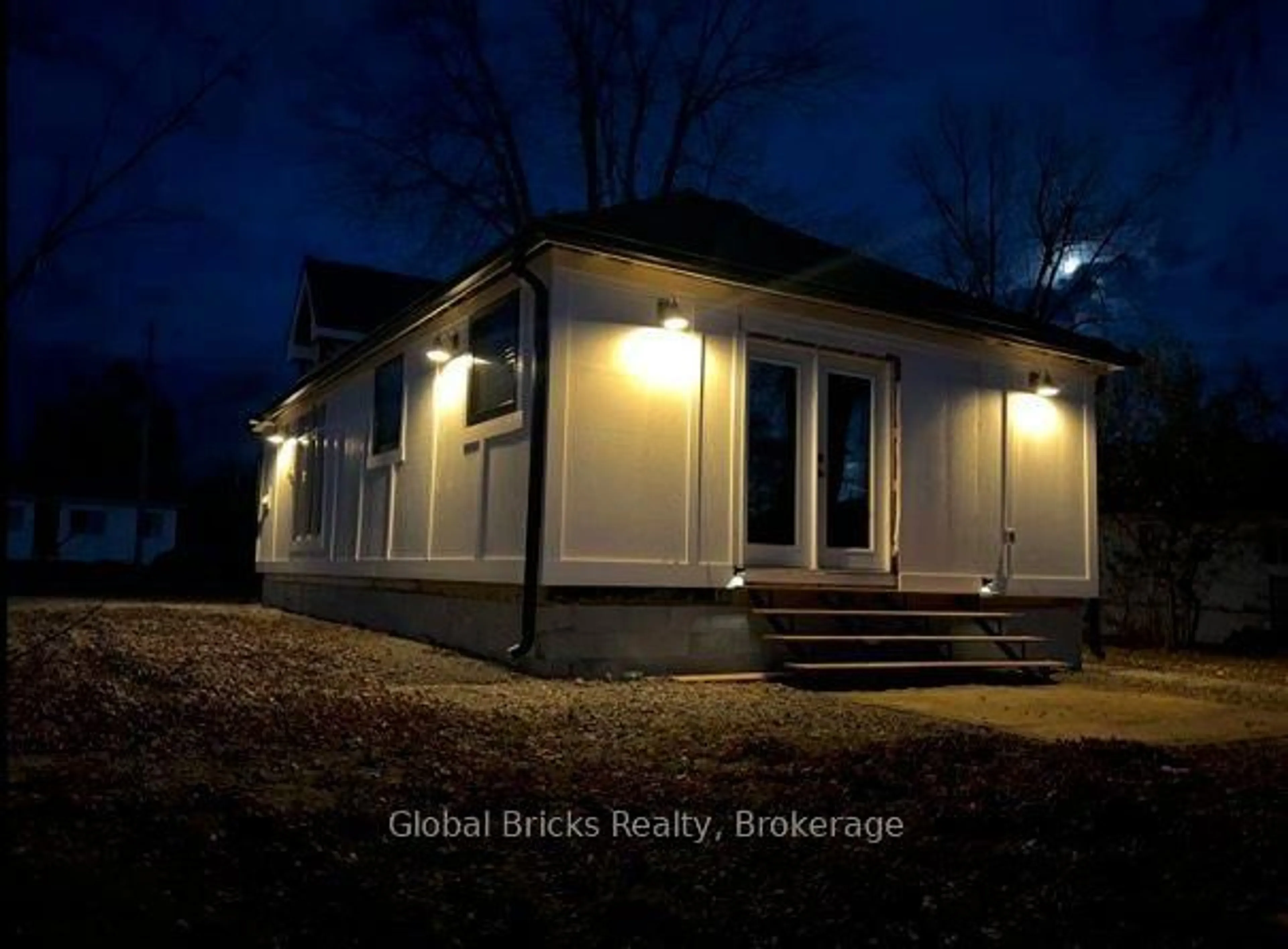 Unknown for 899 Maplewood Dr, Innisfil Ontario L9S 1Y7