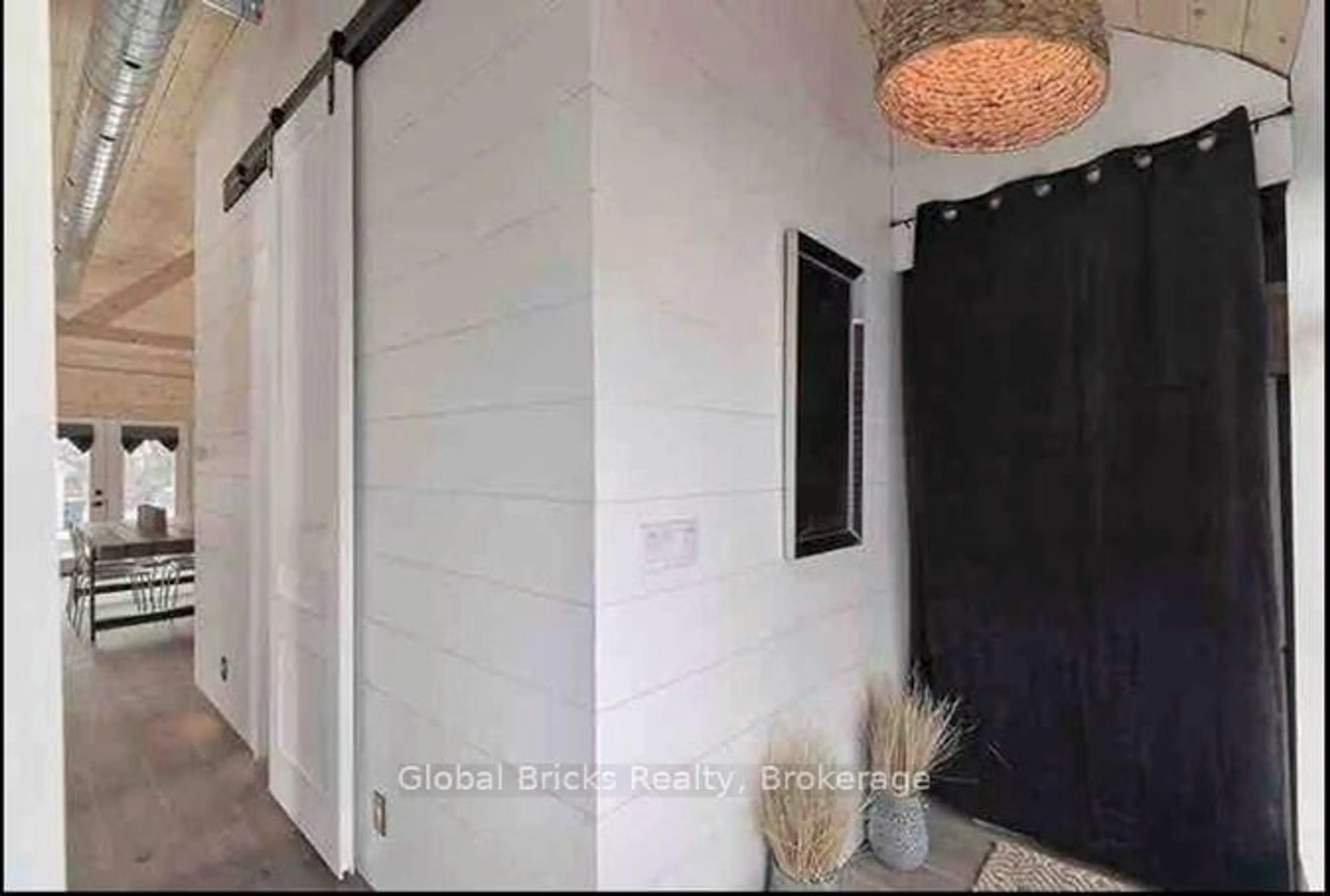 Indoor entryway for 899 Maplewood Dr, Innisfil Ontario L9S 1Y7