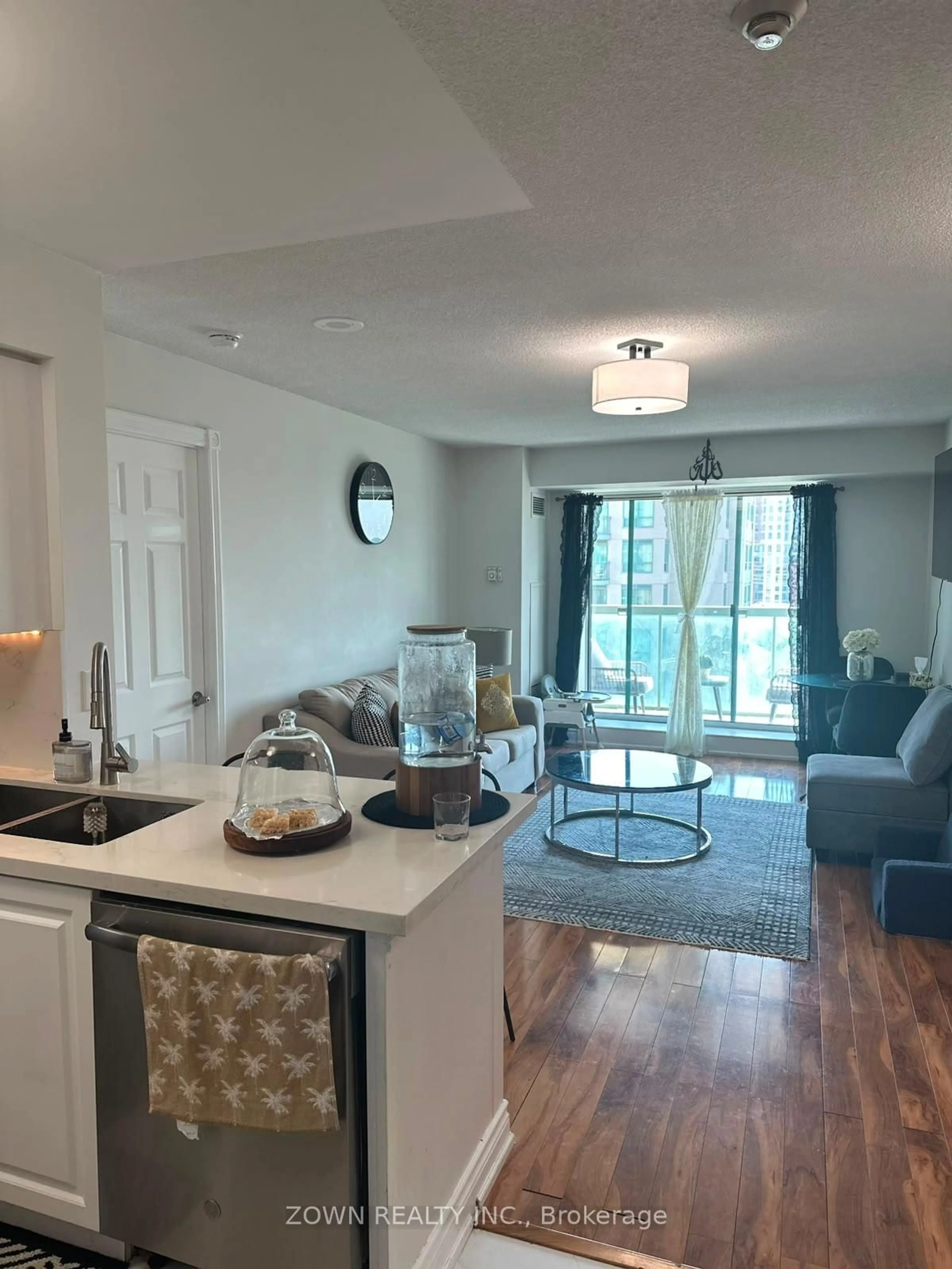 Living room with furniture, unknown for 3 Ellesmere St #611, Richmond Hill Ontario L4B 4N2