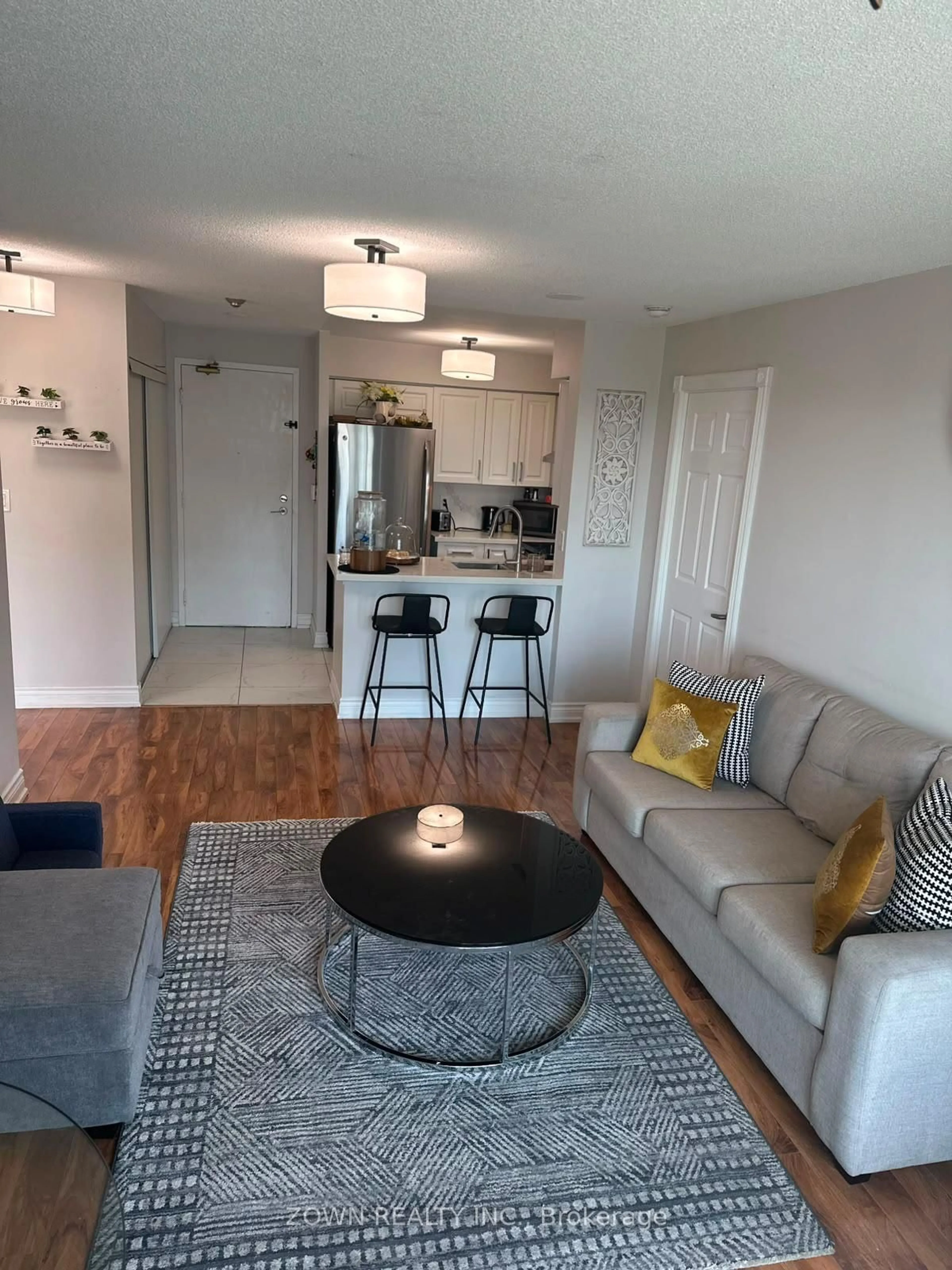 Living room with furniture, unknown for 3 Ellesmere St #611, Richmond Hill Ontario L4B 4N2