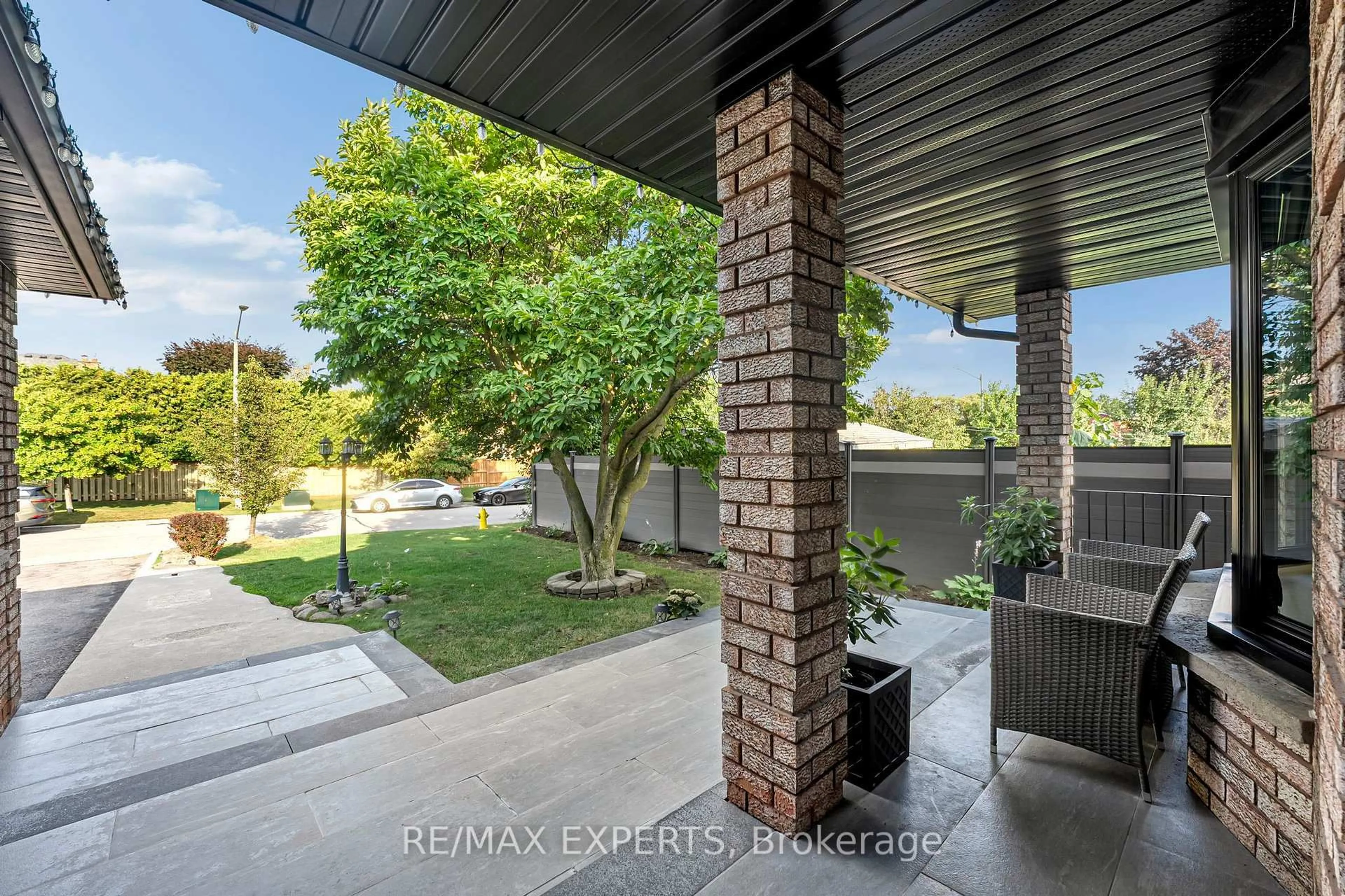 Patio, street for 212 Bordeaux Dr, Vaughan Ontario L4L 8B6