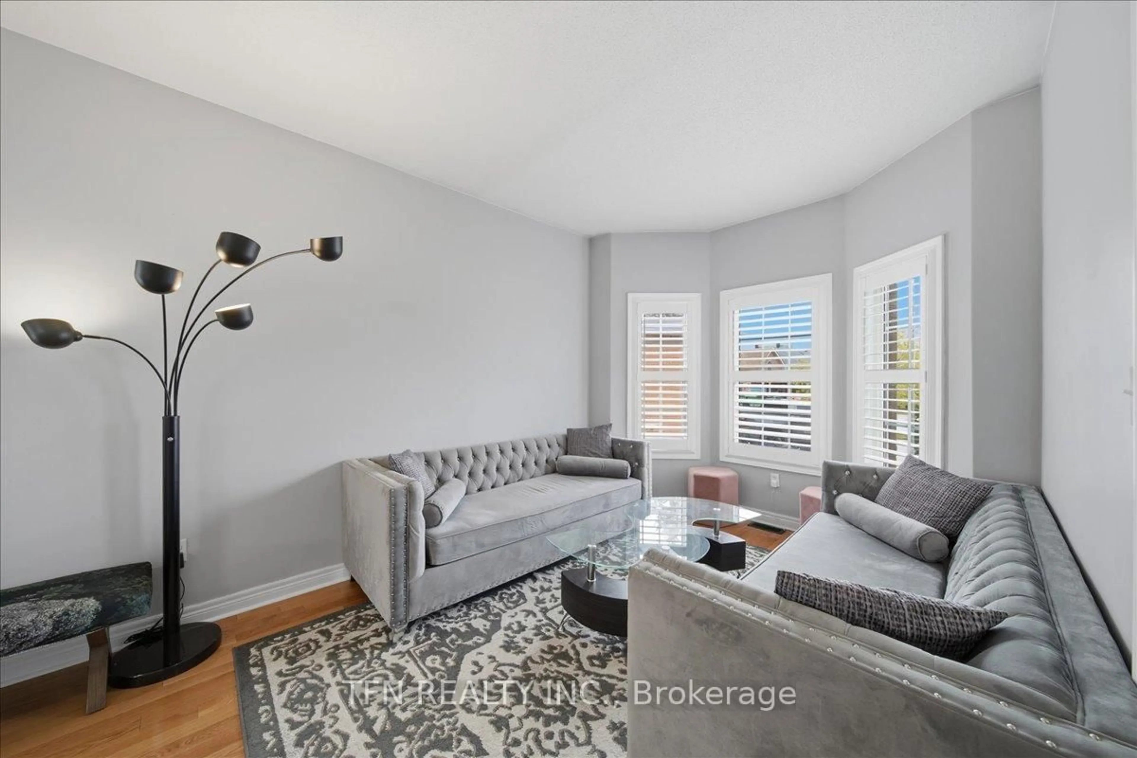 Living room with furniture, unknown for 2073 Cynthia Crt, Innisfil Ontario L9S 4Z1