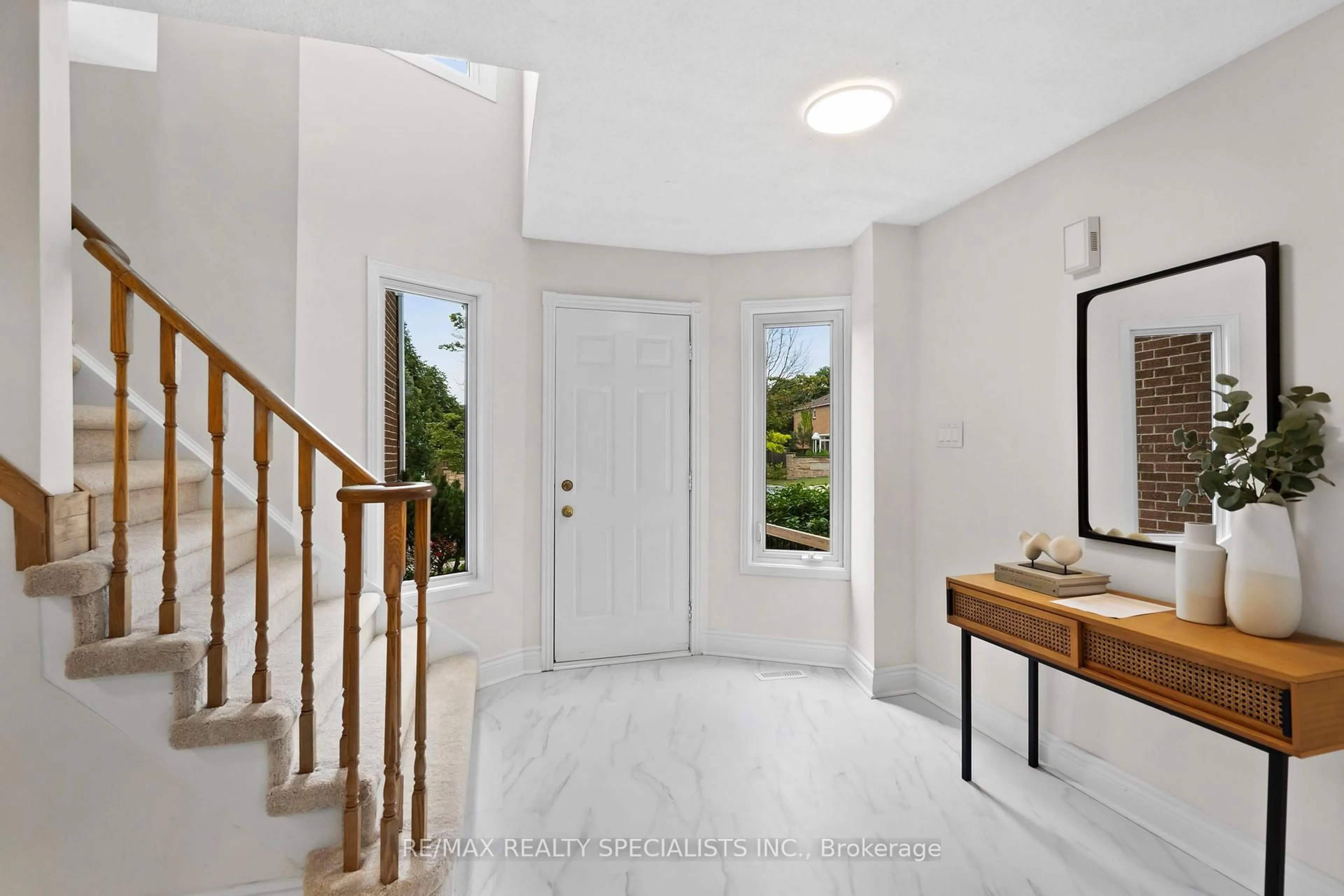 Indoor entryway for 38 Springfield Way, Vaughan Ontario L4J 5E5