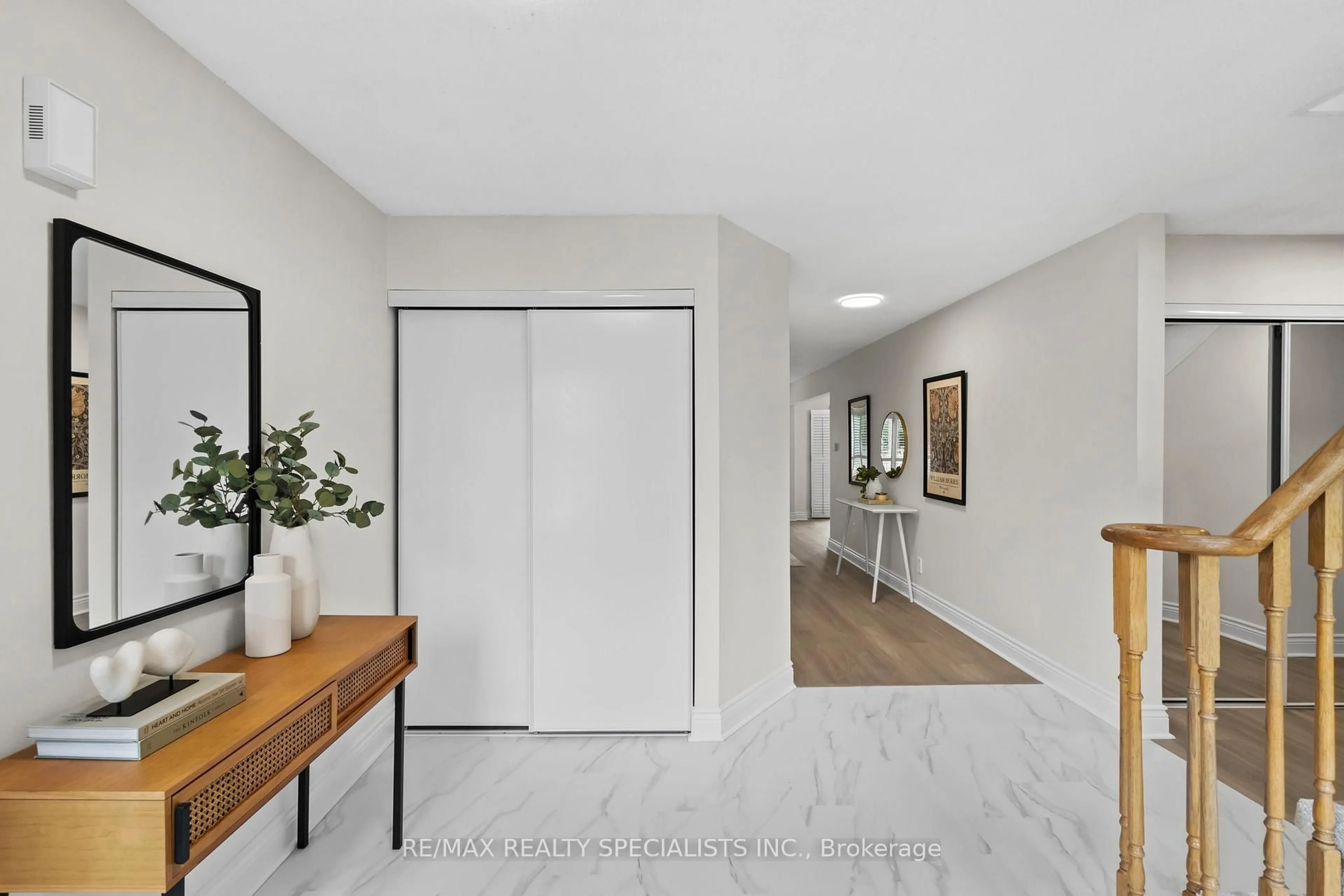 Indoor entryway for 38 Springfield Way, Vaughan Ontario L4J 5E5