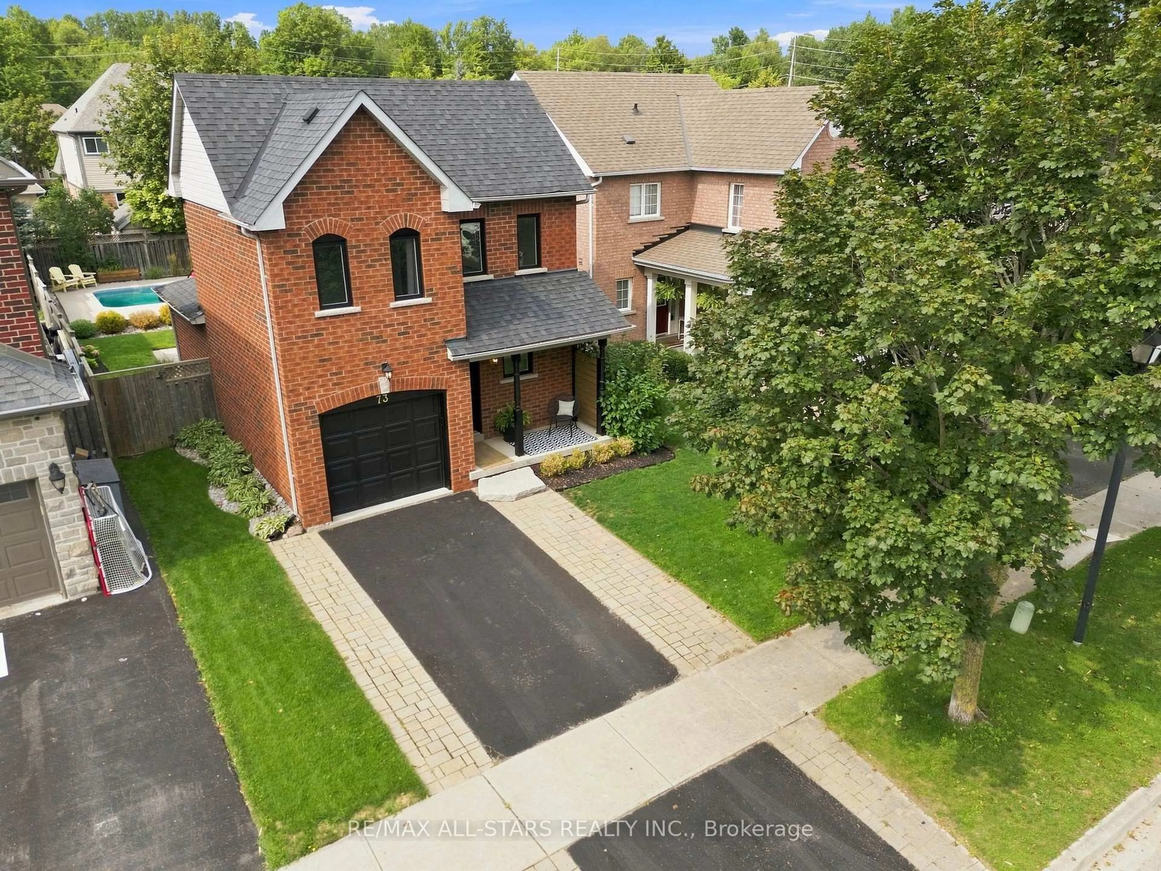 A pic from outside/outdoor area/front of a property/back of a property/a pic from drone, street for 73 Russell Barton Lane, Uxbridge Ontario L9P 1Z2