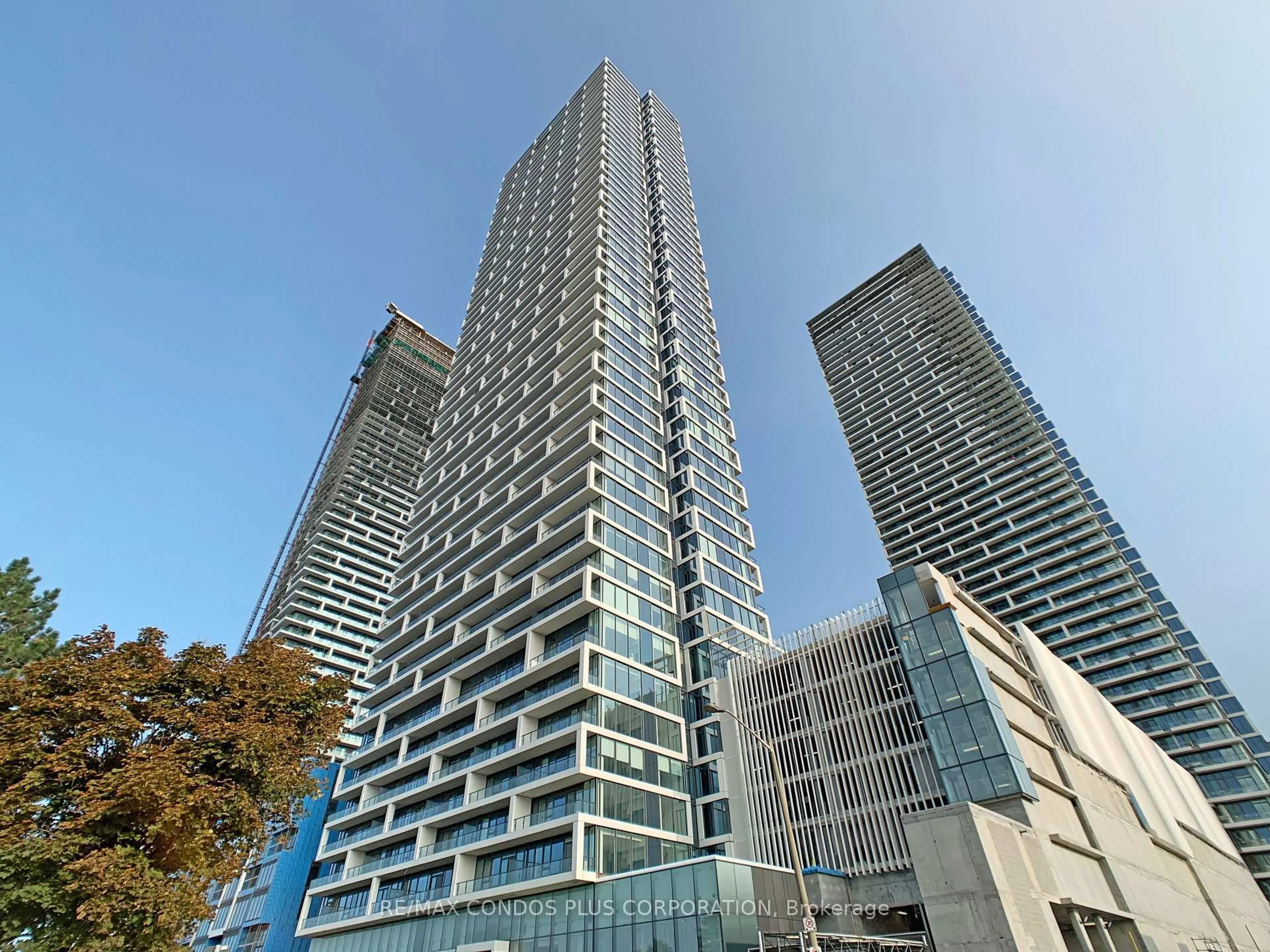 Indoor foyer for 898 Portage Pkwy #5511, Vaughan Ontario L4K 0J6
