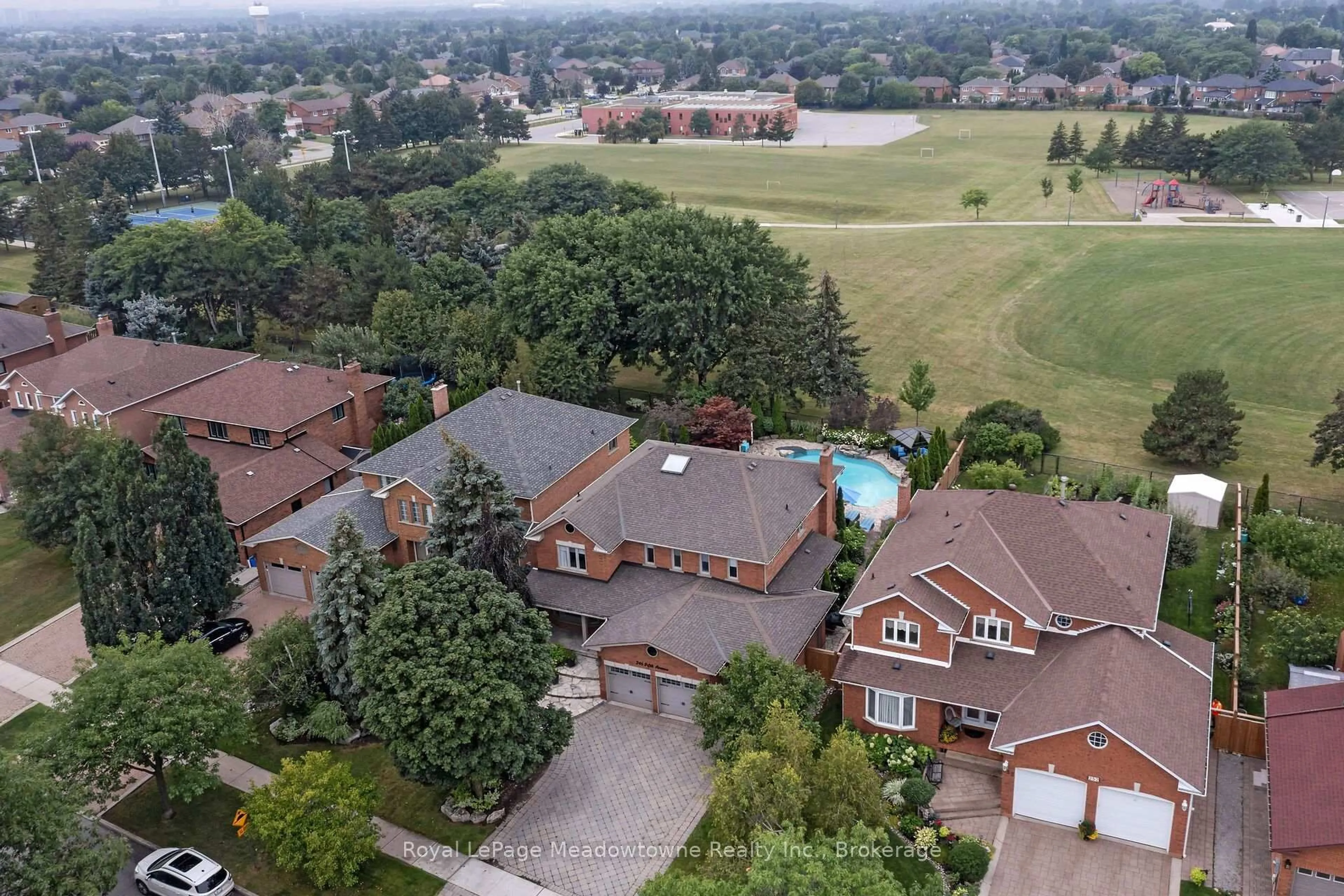 A pic from outside/outdoor area/front of a property/back of a property/a pic from drone, mountain view for 246 Fifth Ave, Vaughan Ontario L4L 7A3