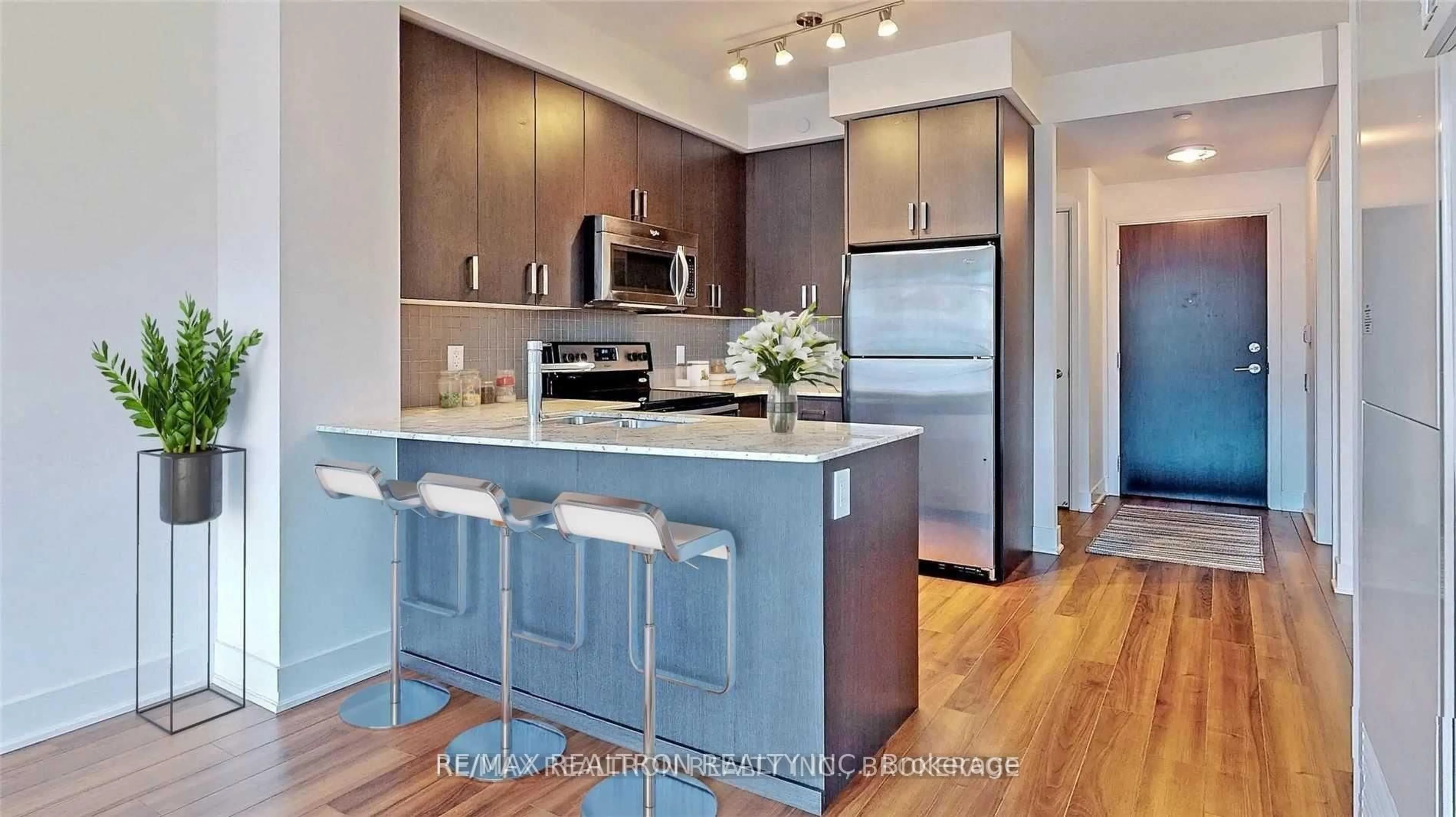 Open concept kitchen, wood/laminate floor for 7608 Yonge St #403, Vaughan Ontario L4J 0J5