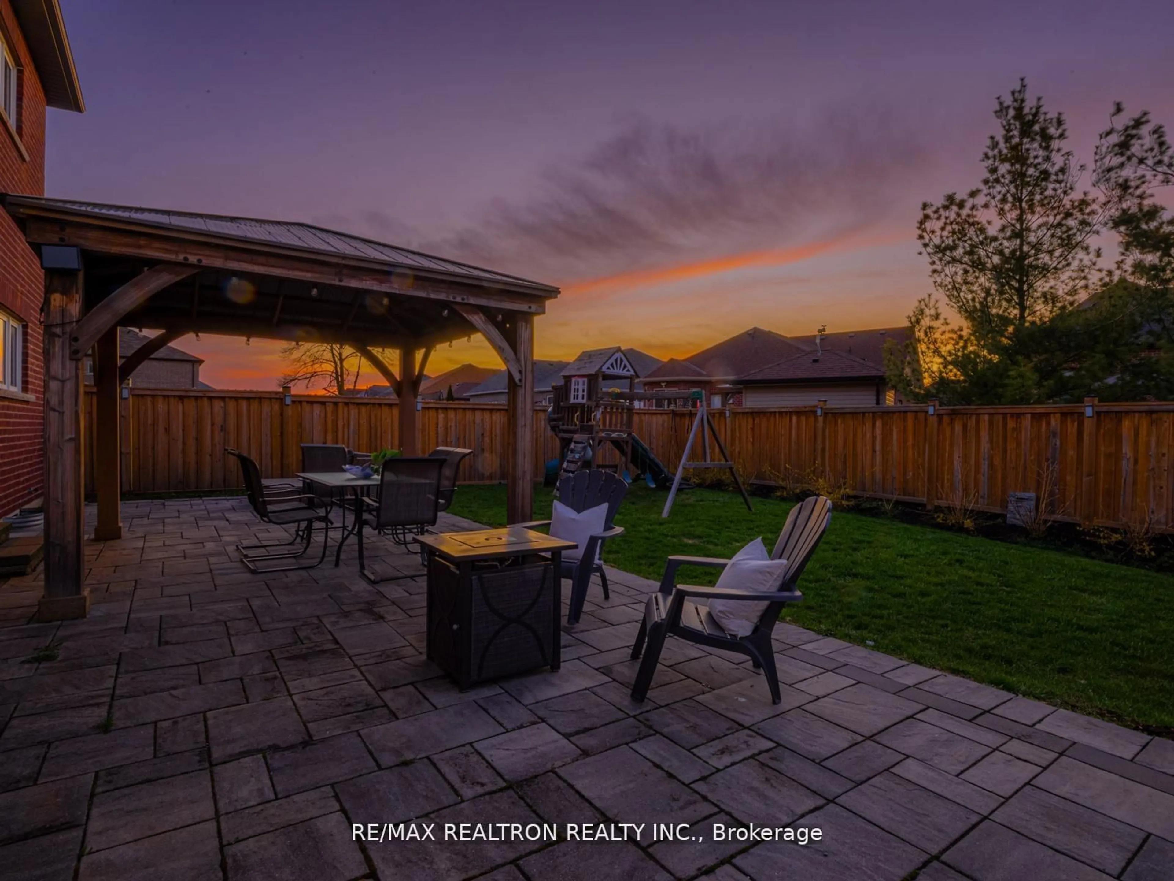 A pic from outside/outdoor area/front of a property/back of a property/a pic from drone, unknown for 1787 Emberton Way, Innisfil Ontario L9S 0N4