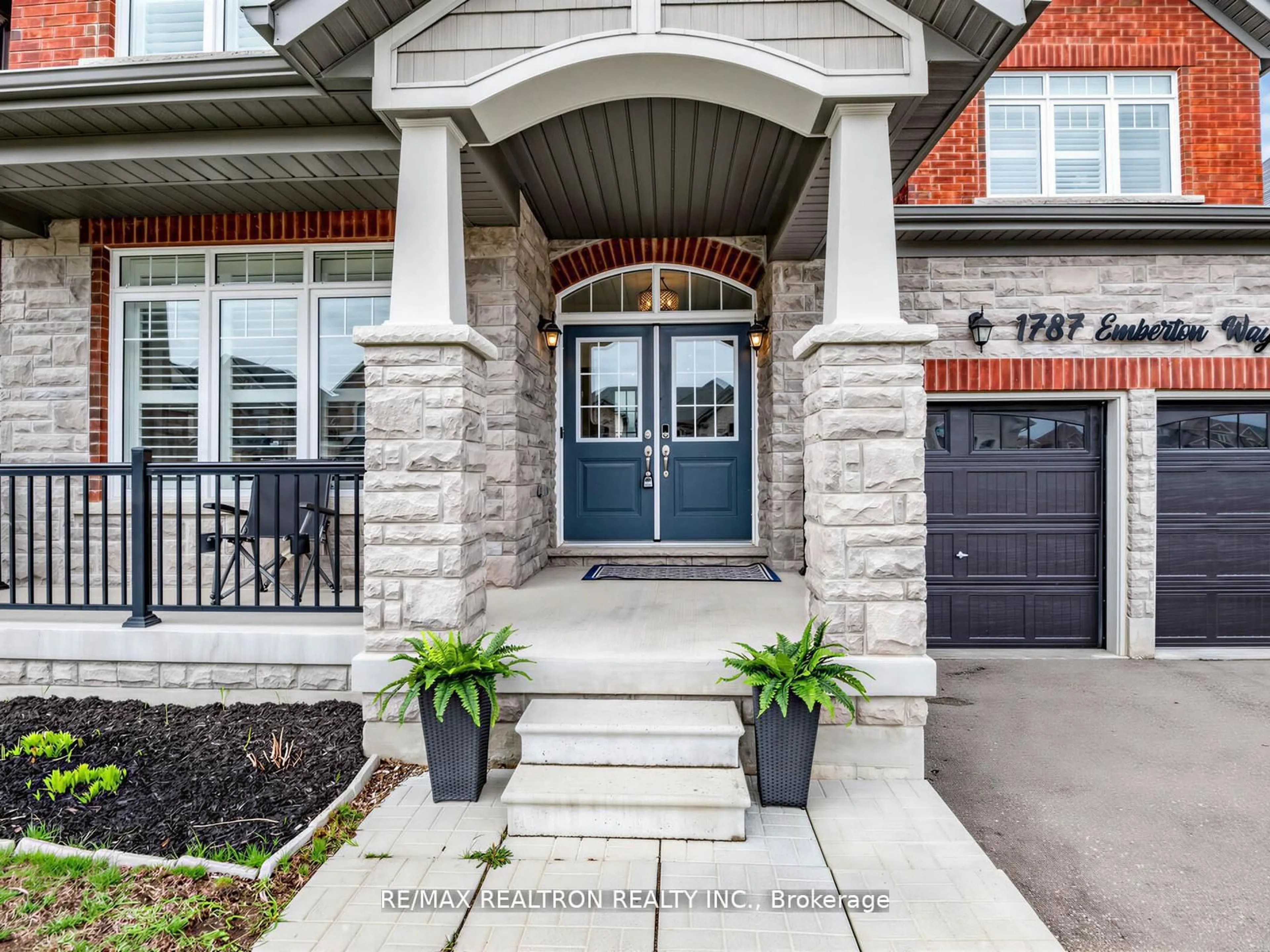 Indoor entryway for 1787 Emberton Way, Innisfil Ontario L9S 0N4