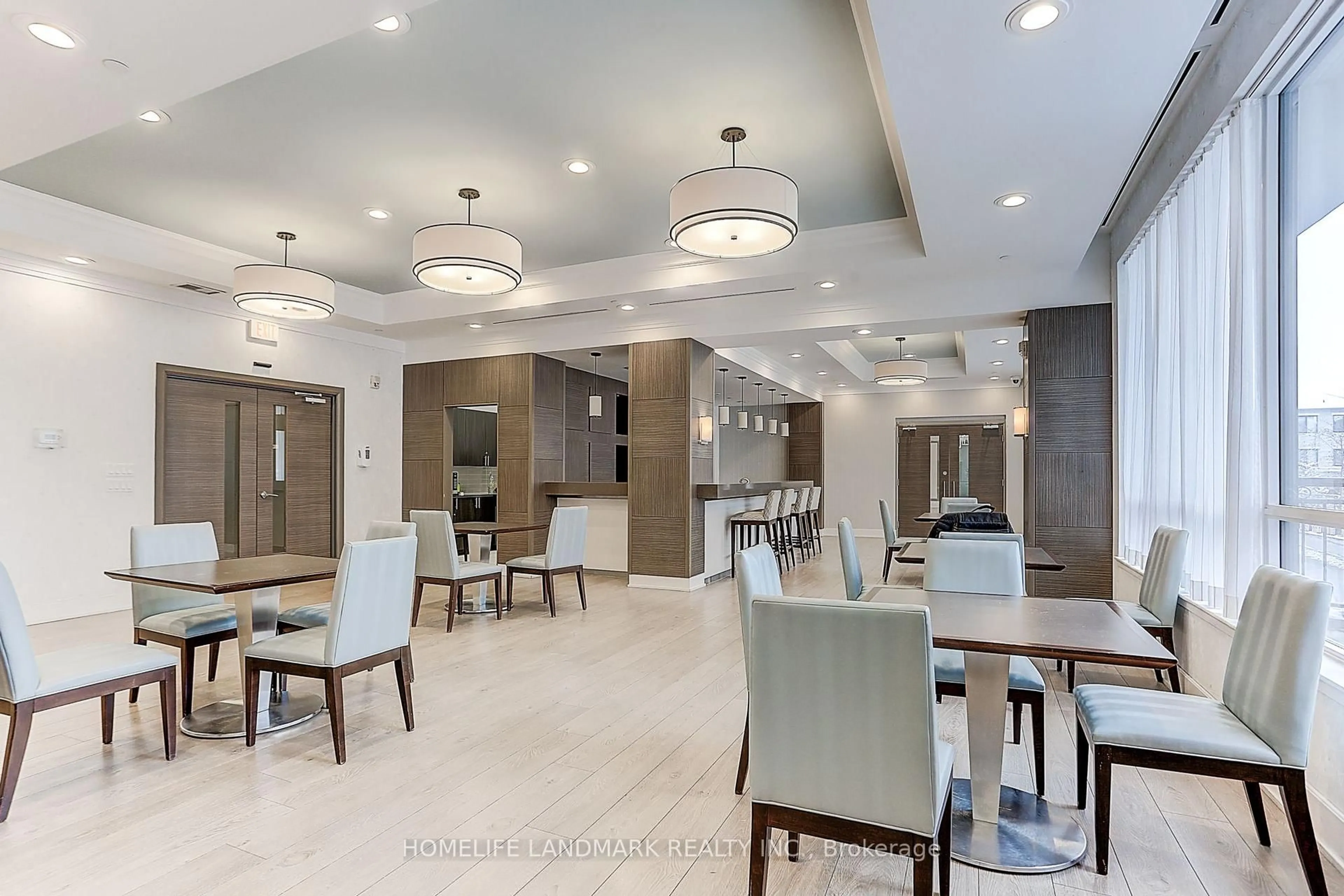 Lobby for 372 Highway 7 E Rd #1027, Richmond Hill Ontario L4B 0C6