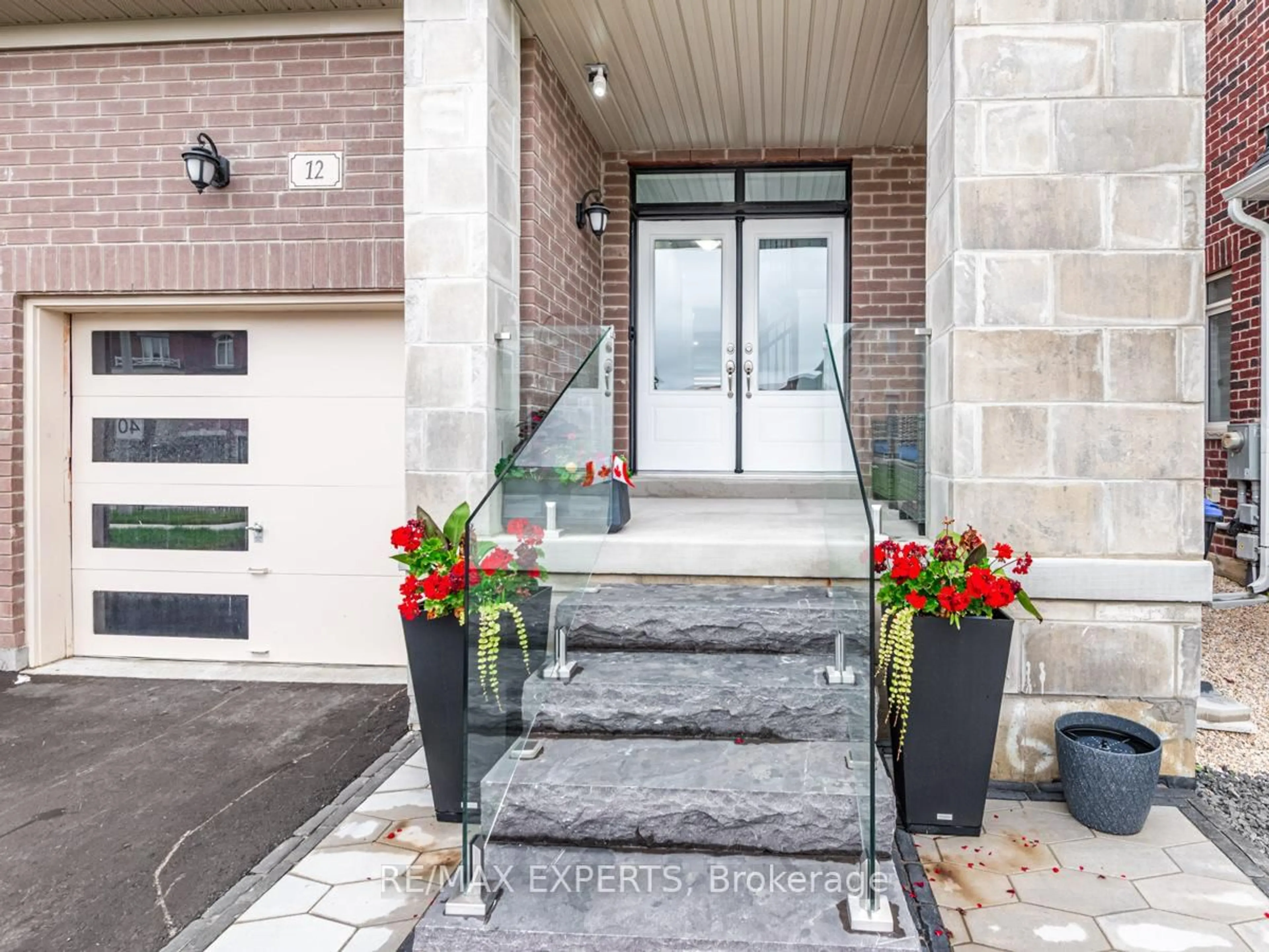 Indoor entryway for 12 Ferragine Cres, Bradford West Gwillimbury Ontario L3Z 2A6