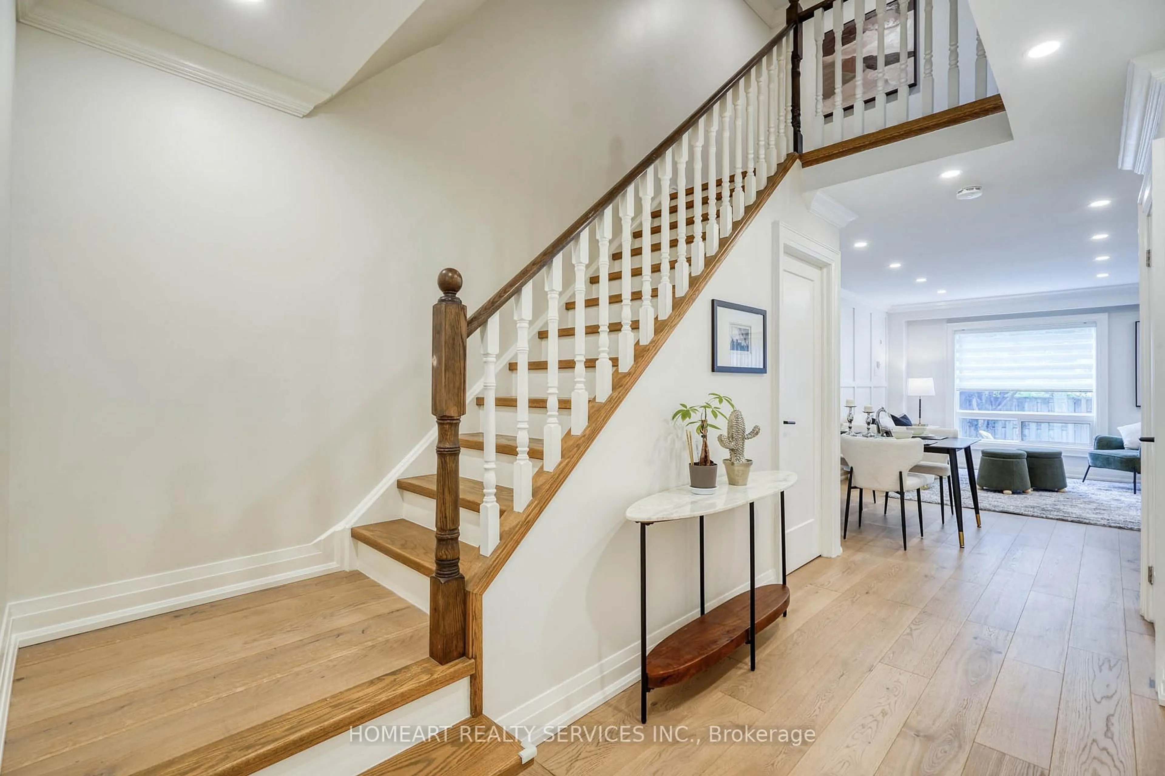Stairs for 2 Camelot Way, Markham Ontario L3P 3W1