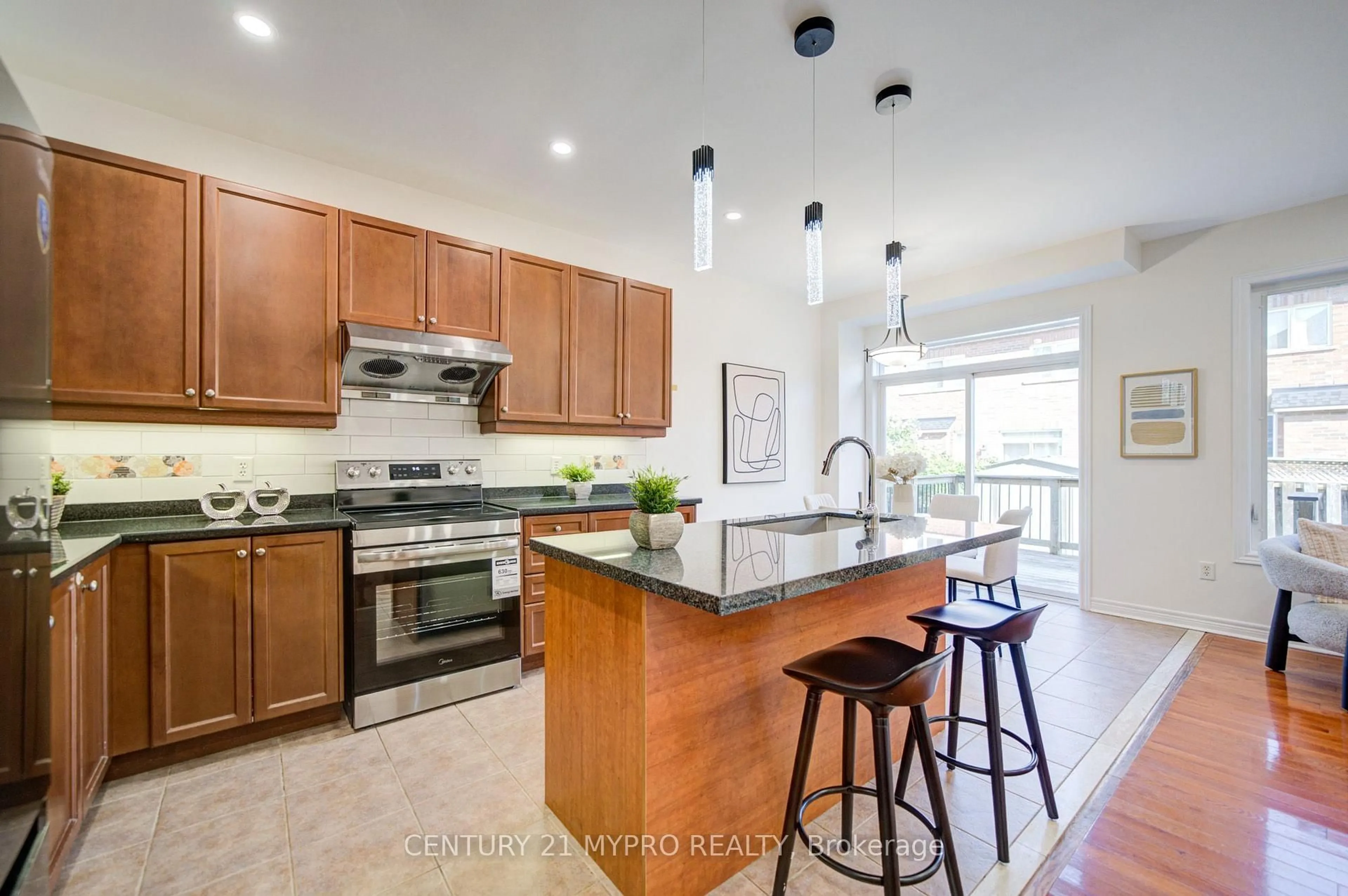Open concept kitchen, ceramic/tile floor for 73 Pillar Rock Cres, Markham Ontario L6C 3H4
