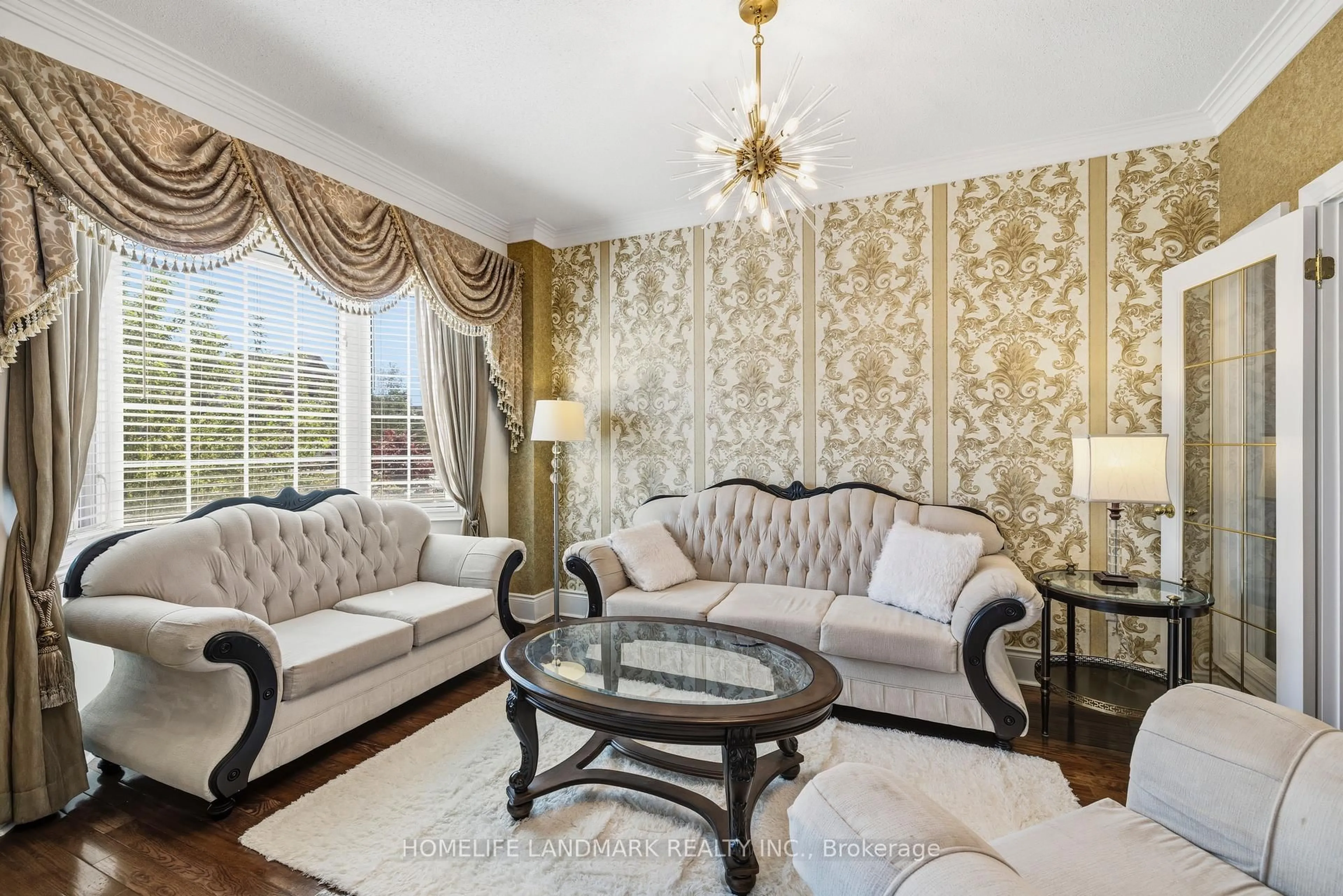 Living room with furniture, unknown for 166 Tower Hill Rd, Richmond Hill Ontario L4E 4M1