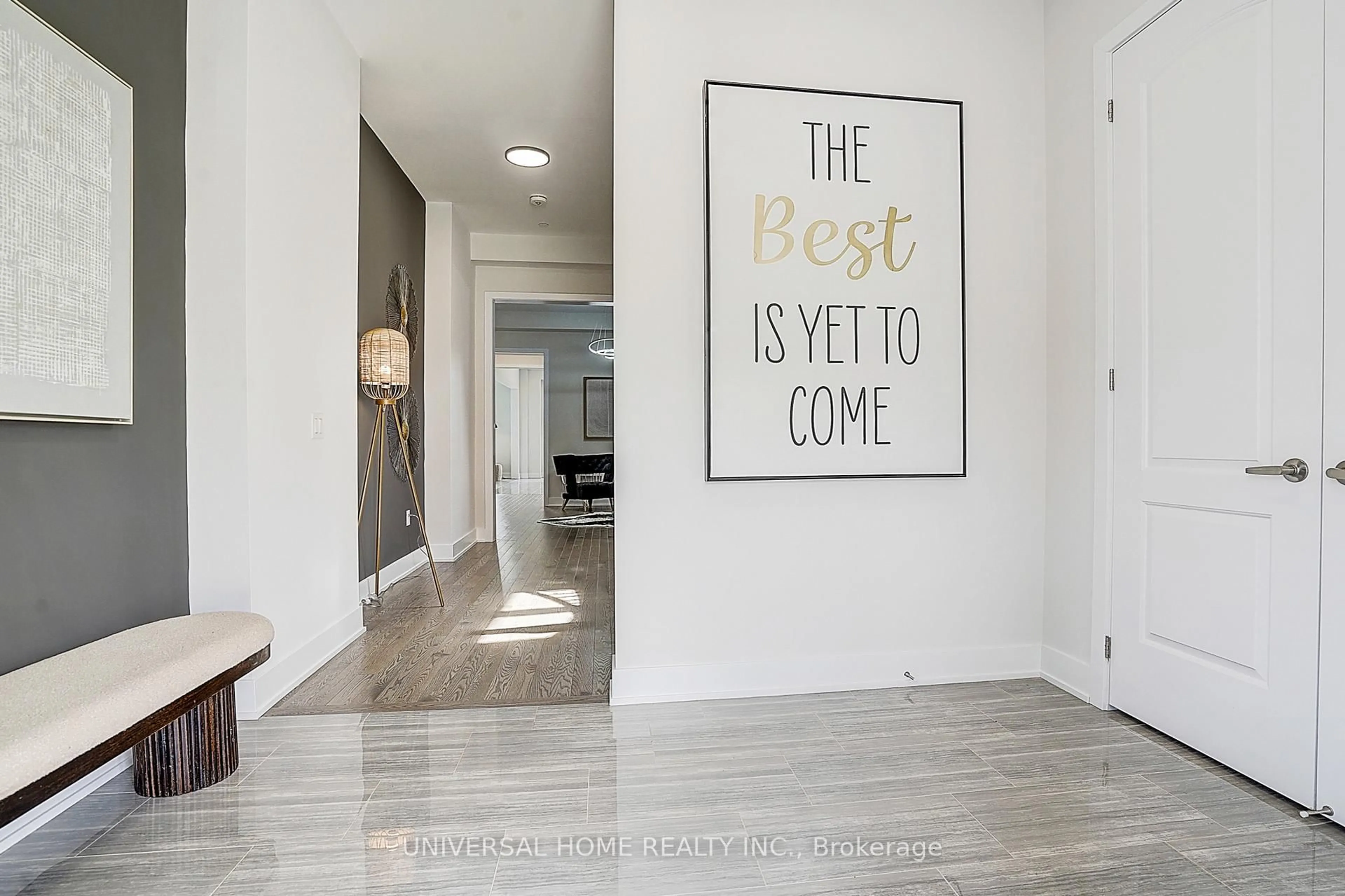 Indoor entryway for 152 Sikura Circ, Aurora Ontario L4G 3Z1