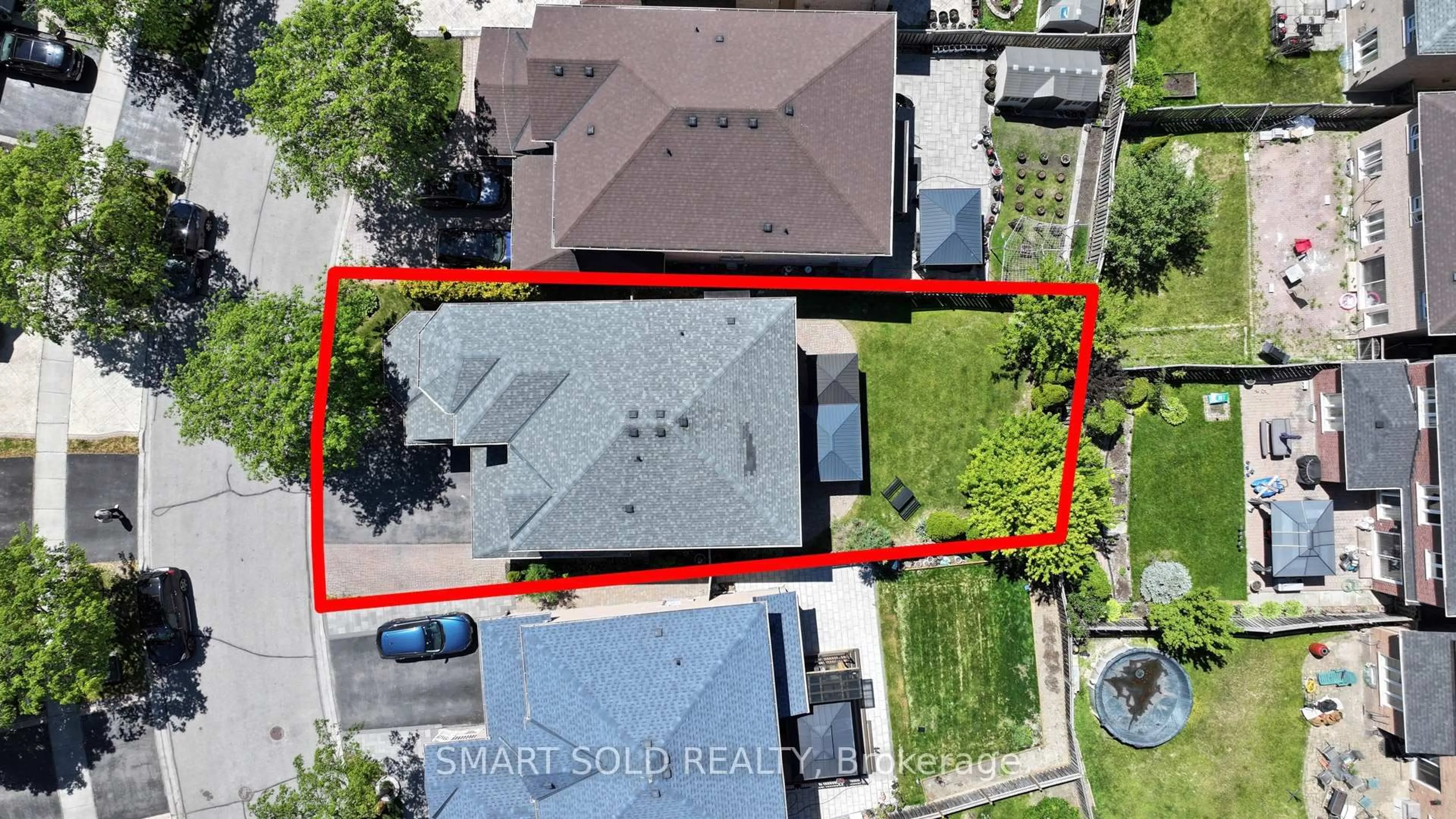 A pic from outside/outdoor area/front of a property/back of a property/a pic from drone, street for 8 Gordon Weeden Rd, Markham Ontario L6E 1Y5