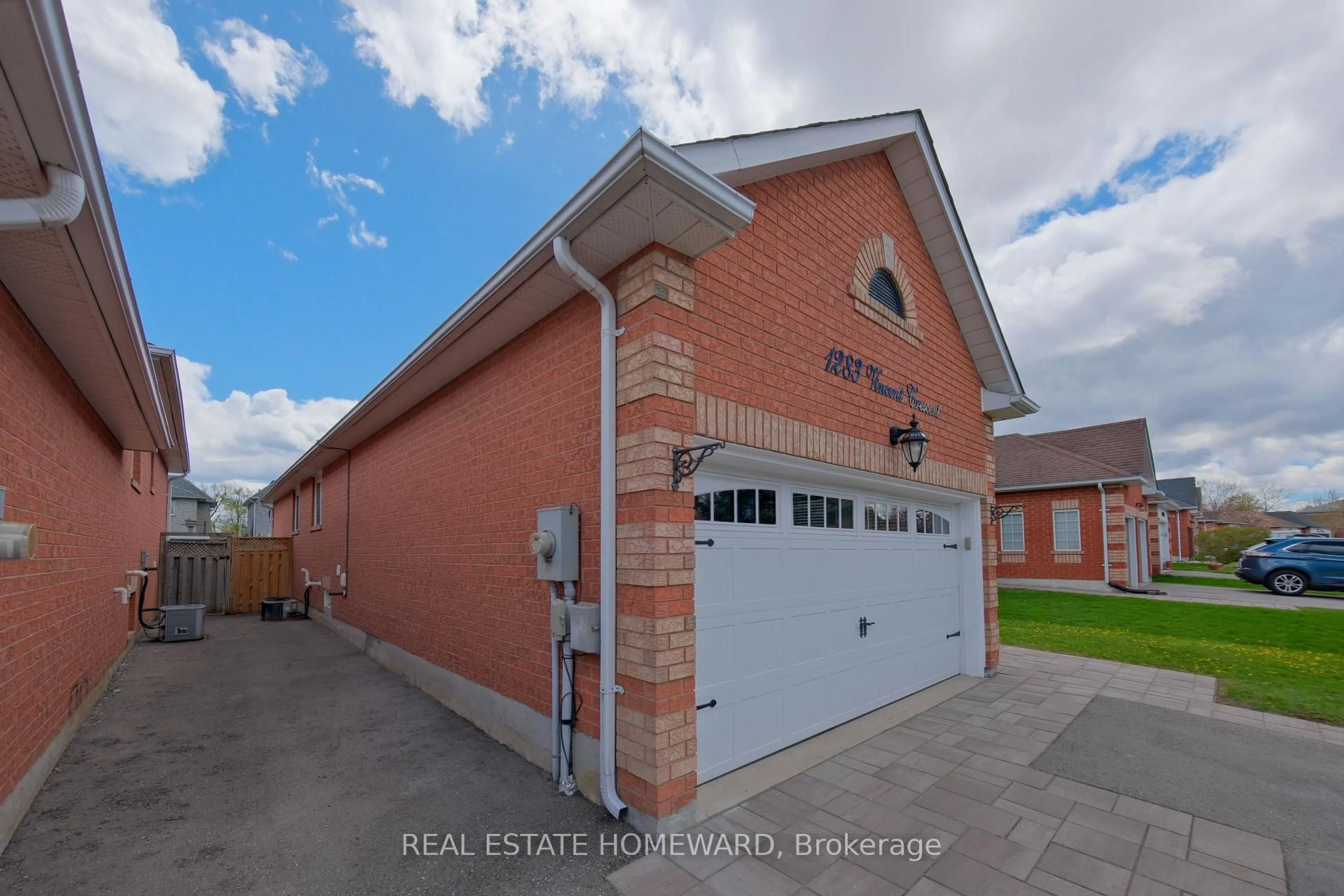 Home with brick exterior material, street for 1283 Vincent Cres, Innisfil Ontario L9S 1Z6
