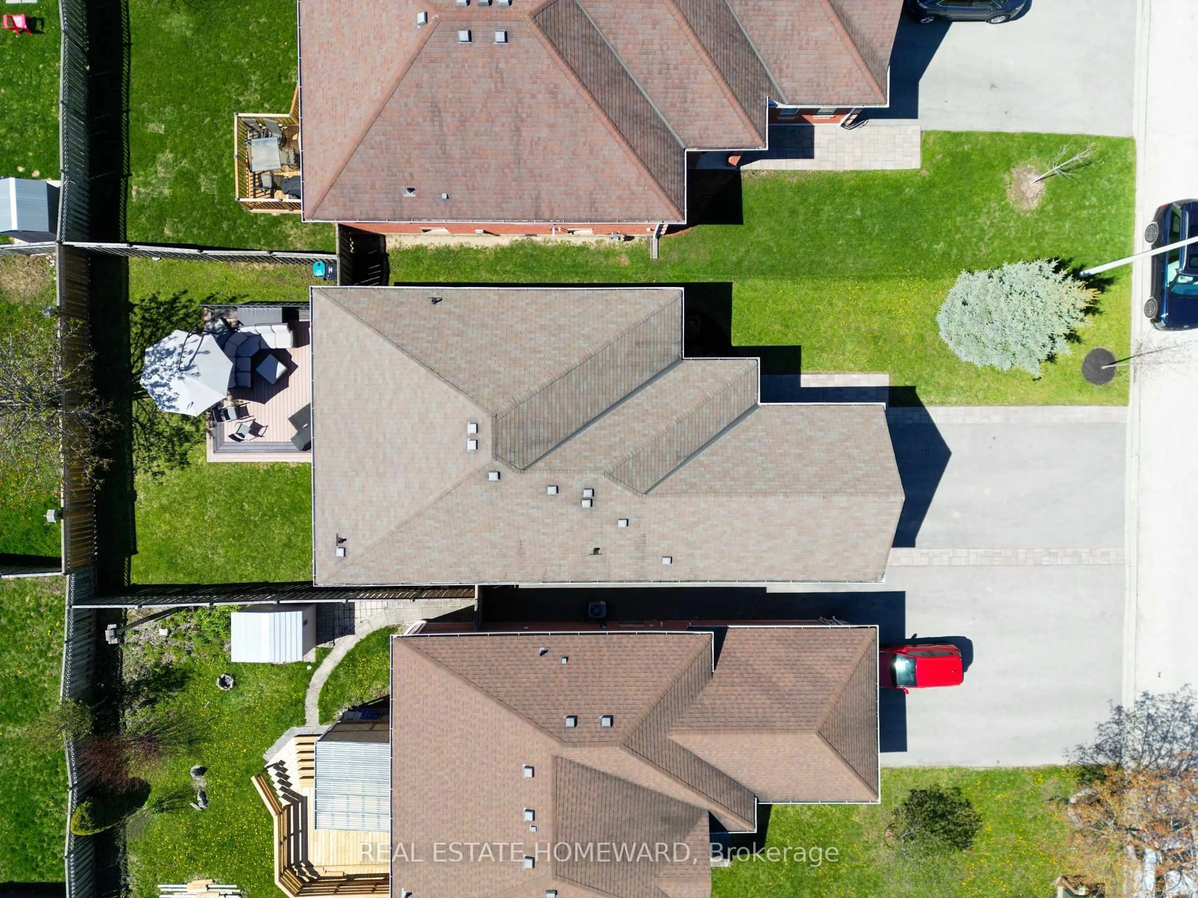 A pic from outside/outdoor area/front of a property/back of a property/a pic from drone, street for 1283 Vincent Cres, Innisfil Ontario L9S 1Z6