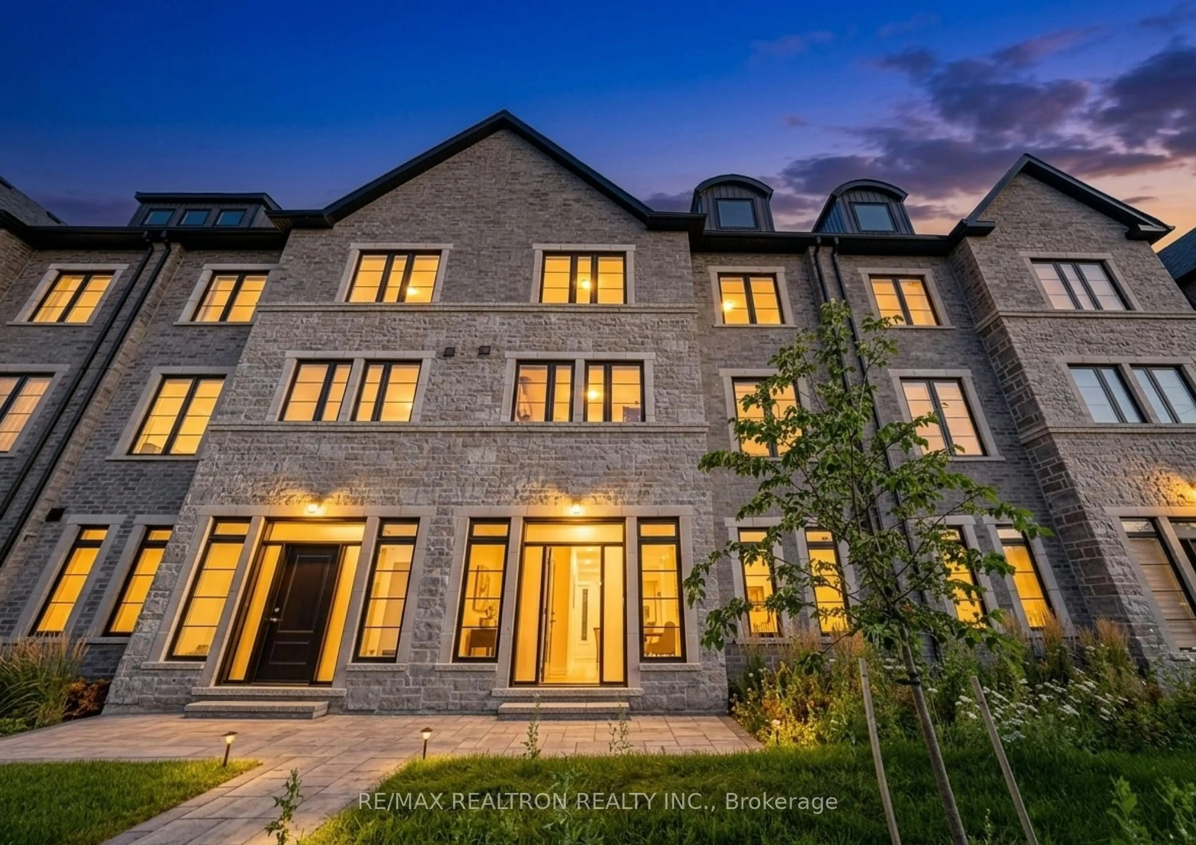 Unknown for 260 Eagle St #09, Newmarket Ontario L3Y 1K1